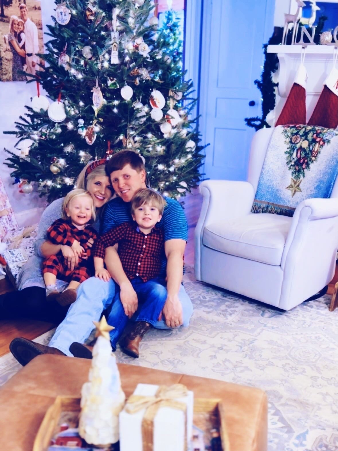 Happy Winter Solstice and just 4️⃣ more sleeps until Christmas, sweet friends!! ❄️🌲🕯️ Yay for all the sweet family time this weekend with those we love most 🥰🫶🏽 and so many Christmas blessings ahead!!! 🏡🎁❤️🎅🏻❤️🛷🌟 #happywintersolstice #christmasinthecountry #countrychristmas #christmasjoy #4moresleepstillchristmas 

#LTKHoliday