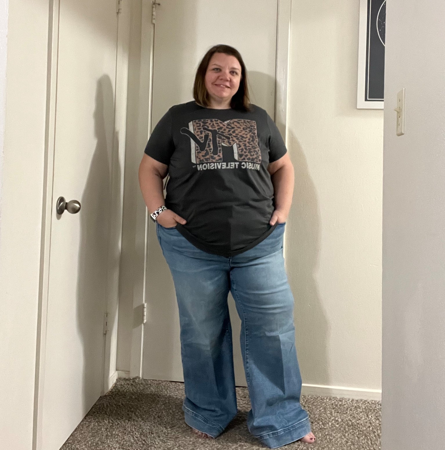 Such a fun tshirt and comfy jeans!

#LTKPlusSize #LTKFindsUnder100