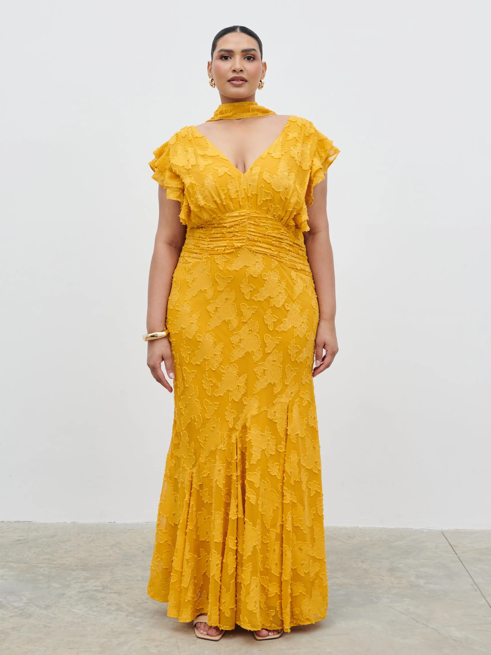 Katelynn Frill Jacquard Maxi Dress Curve - Yellow Ochre | Pretty Lavish (UK)