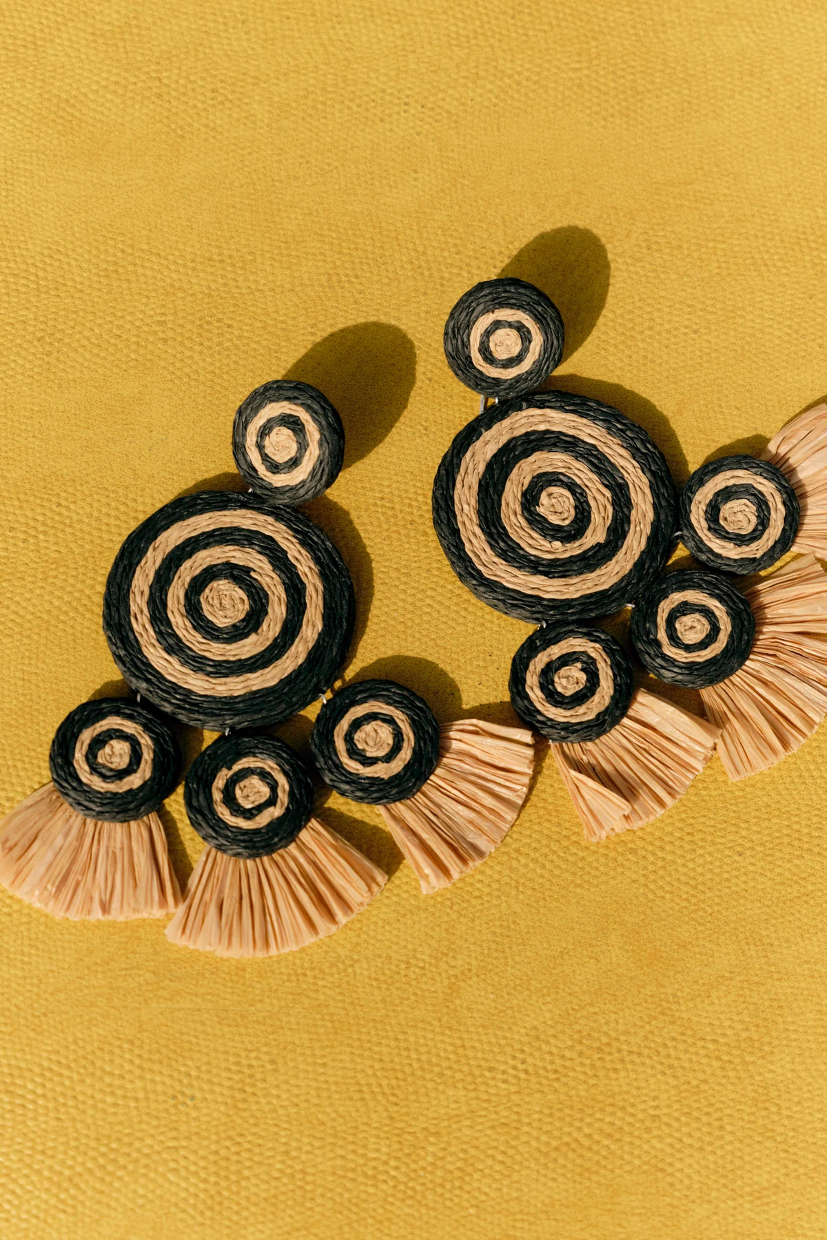 Raffia Fringe Deco Earring in Black/Natural | Simon Miller