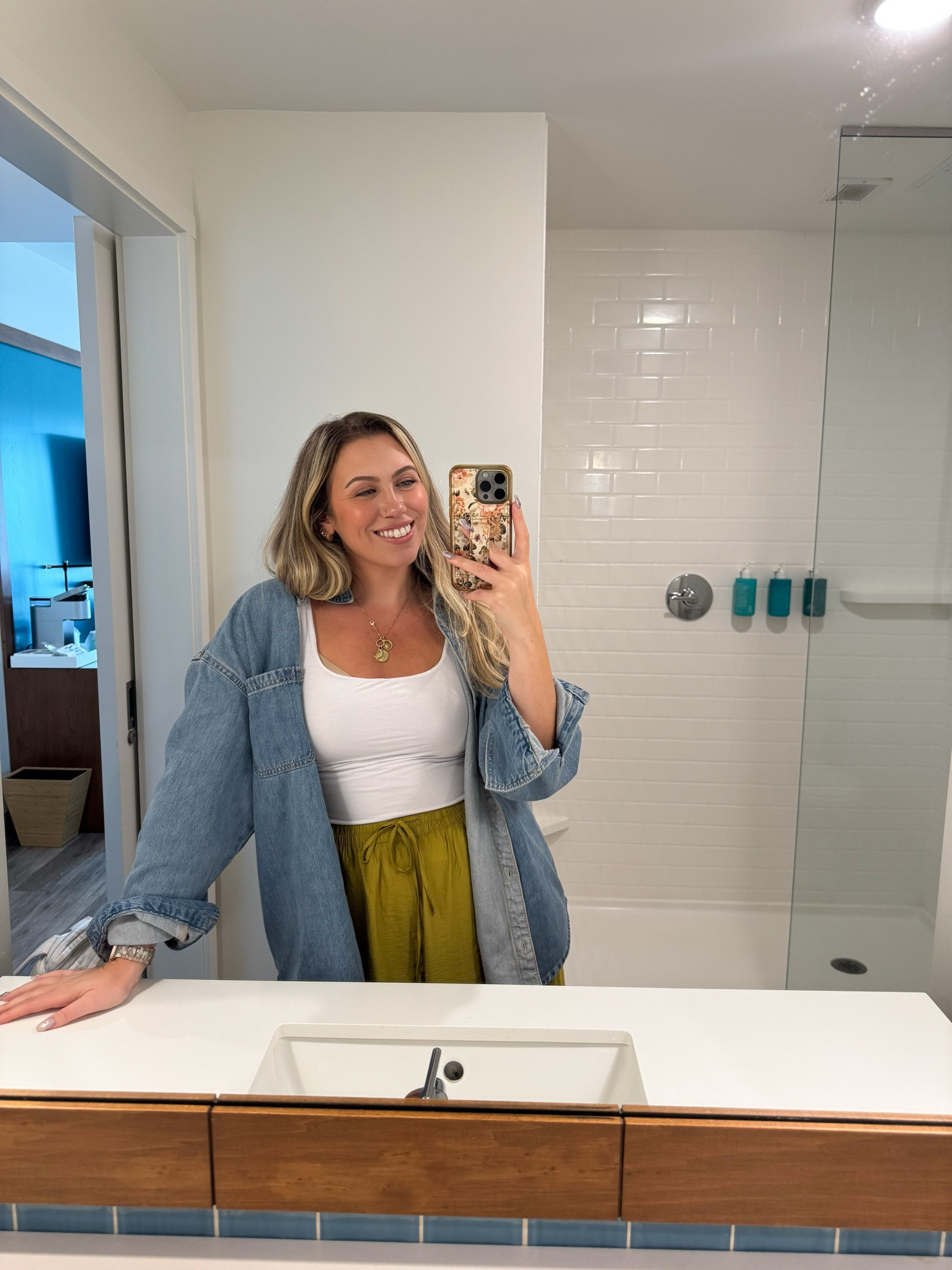 Travel outfit, the perfect fall travel outfit. Wearing a large jean shirt, medium tank & pants. Fall outfit

#LTKTravel #LTKMidsize #LTKootd