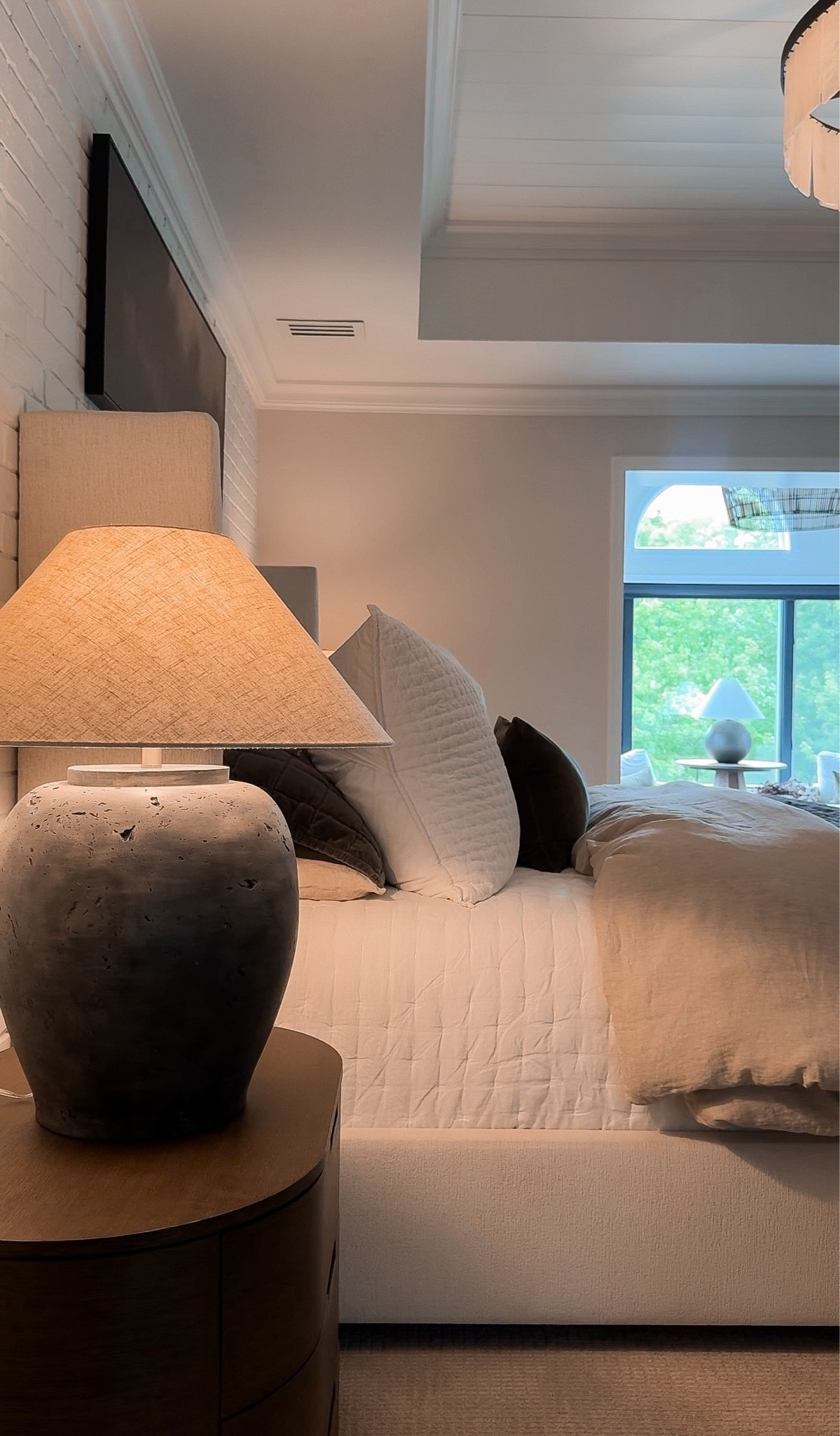 A cozy little evening bedroom moment 🥰

#LTKSaleAlert #LTKHome #LTKSeasonal