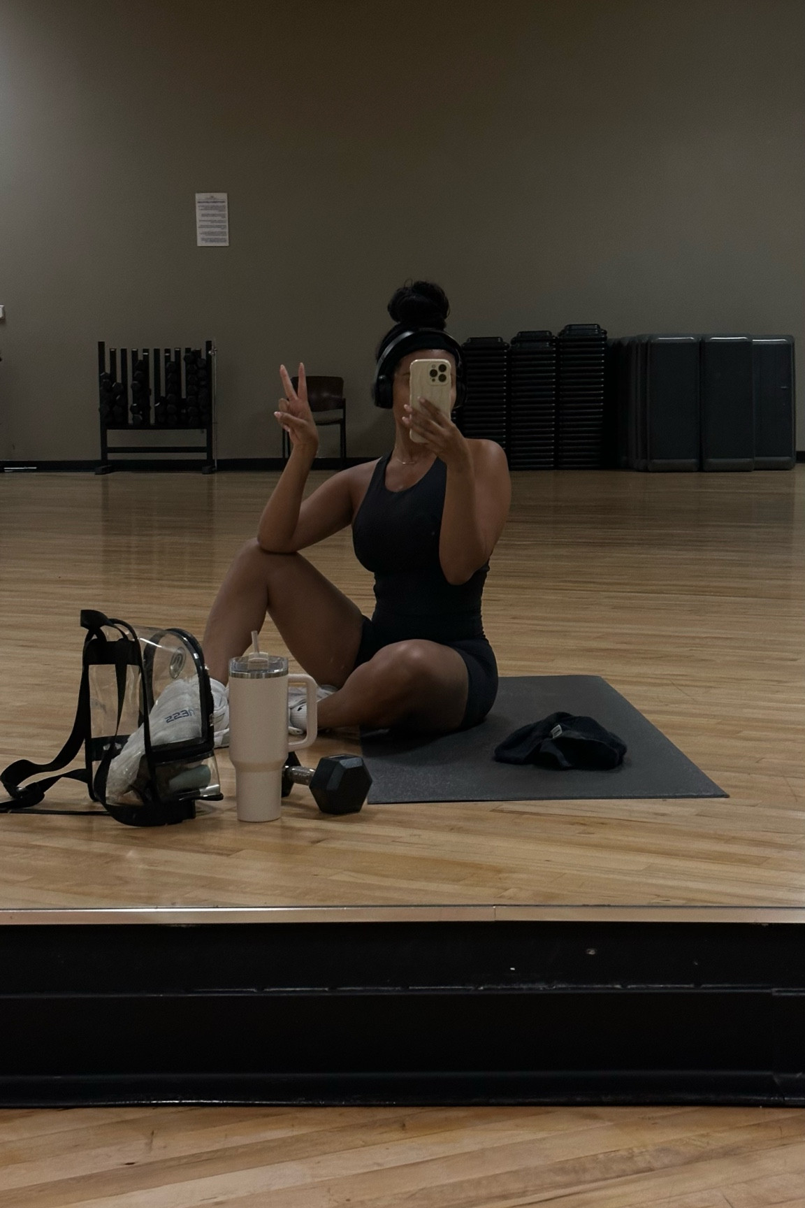 Today’s workout look. Black is always my favorite at the gym b/c it conceals sweat 🖤

Top: Size 6
Shorts: Size 4

#LTKStyleTip #LTKFitness #LTKFallSale