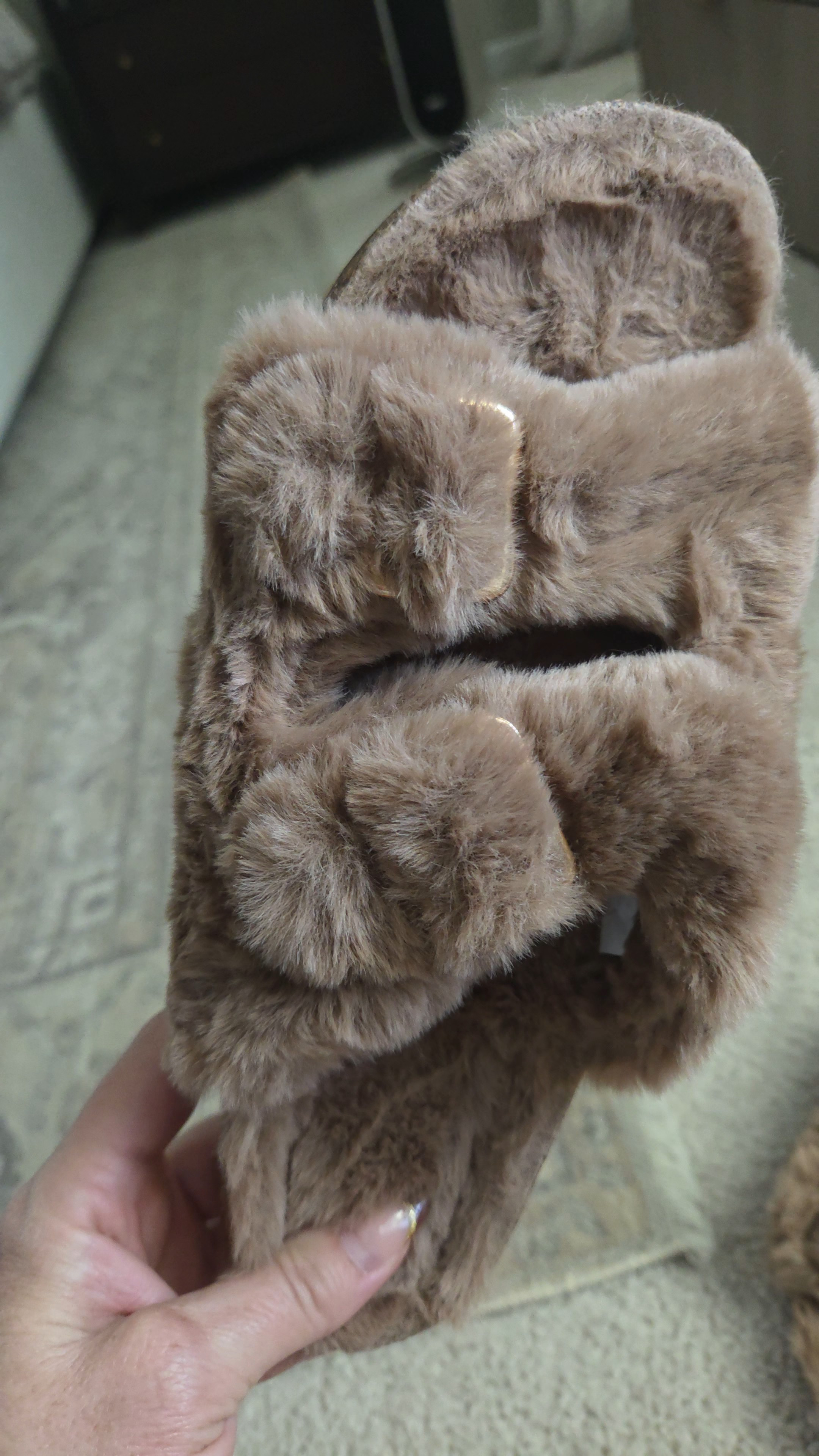 The coziest fall slides 🤎 These FITORY fuzzy sandals from Amazon are plush, warm and such a cute neutral for lounging at home.#FITORY #AmazonFashion #CozyFinds #FallStyle #AmazonFinds

#LTKSeasonal #LTKTravel #LTKootd