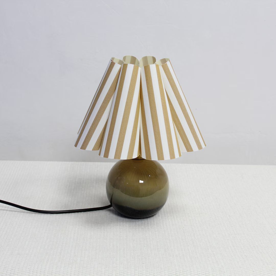 Duzy Handmade Khaki Stripes Fabric Pleated Decoration Creative Table Lamp-101, 110-240v/50-60hz, ... | Etsy (US)