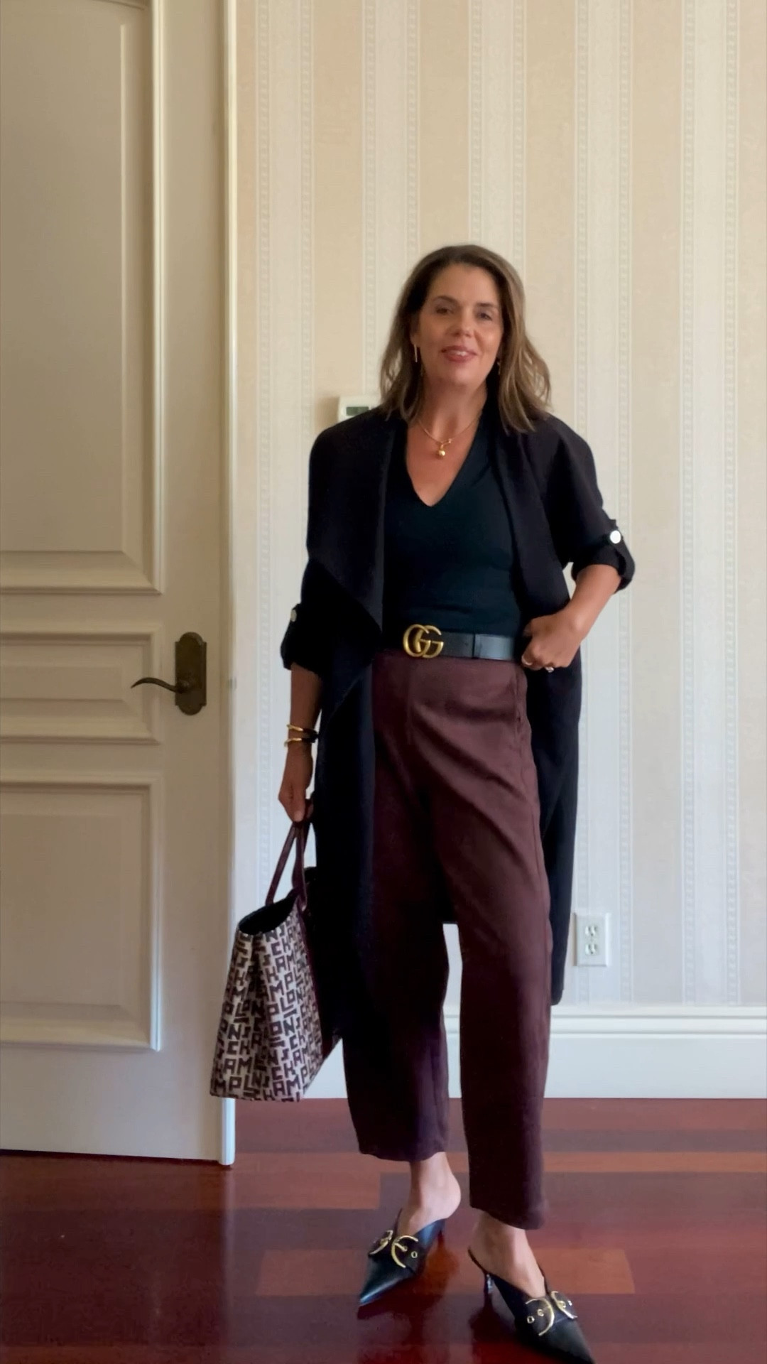 Round 2: final, chocolate brown, faux suede barrel pant look

📍Pant (now under $40) and RUTI tank on promo, link below 

#LTKgrwm #LTKOver40 #LTKSaleAlert