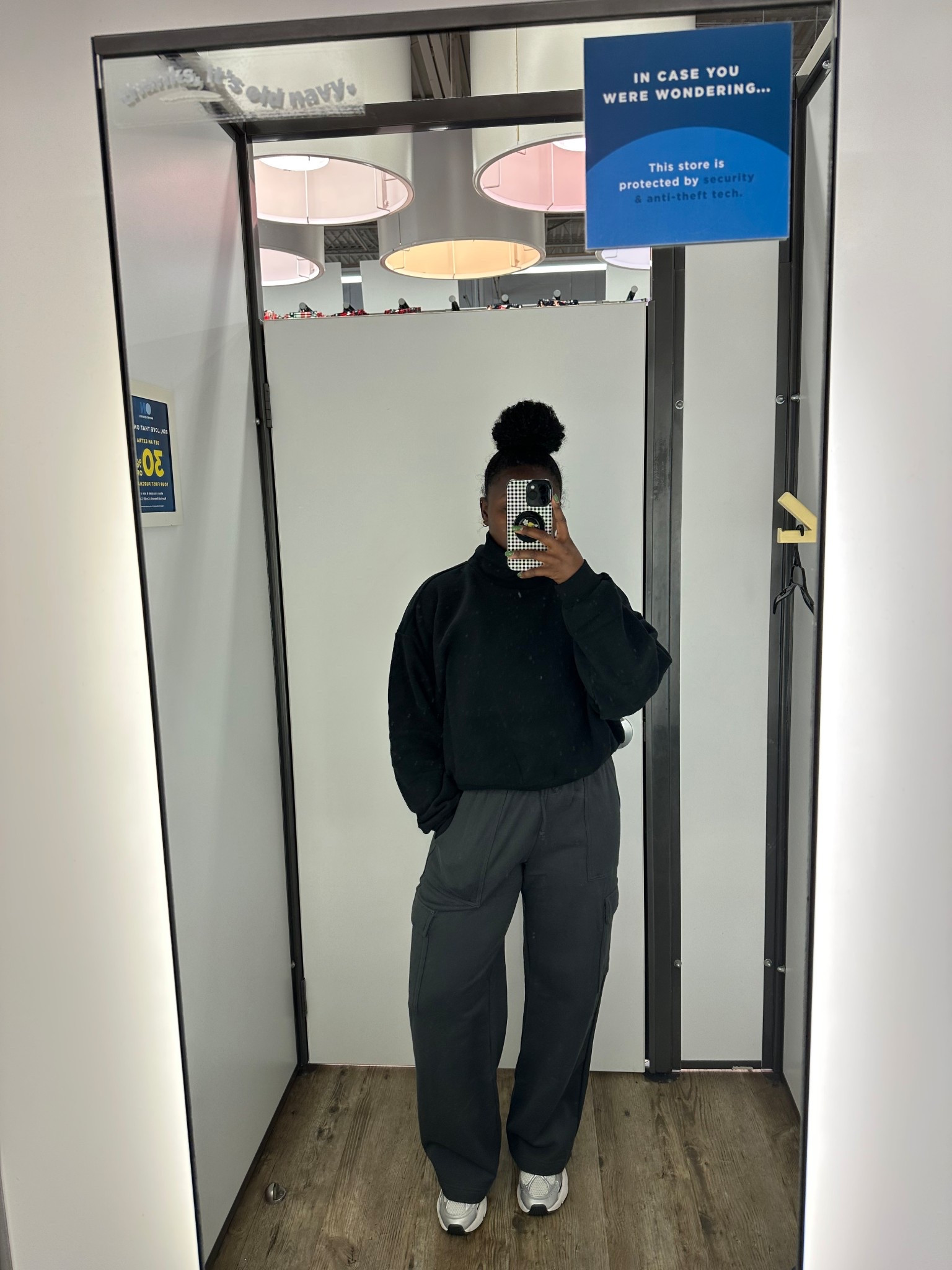 Comfy athlesiure fit  wearing a size large in top and medium in bottoms 

#LTKSaleAlert #LTKSeasonal #LTKActive