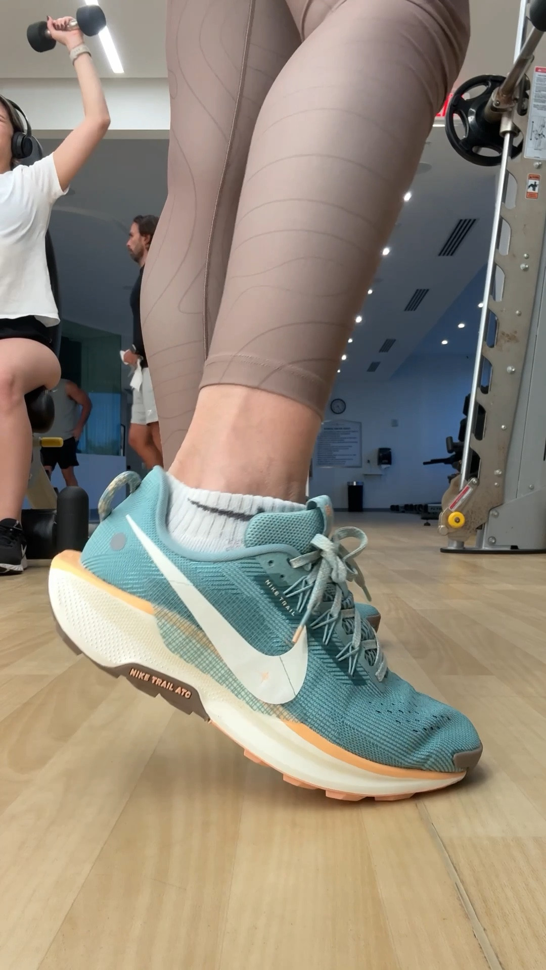 Seguimos en la búsqueda de los zapatos, ideales para el gimnasio, esto me gustaron bastante, pero no son para el gym. 

Igual les dejo la información porque sé que no te importa mucho si el zapato es específicamente para lo que estás buscando con tal que sean cómodos, que vayan con tu estilo y te encante el diseño. 
Si ese es tu caso, pues estos tienen 9/10

Me cuentas …
Chau chau ❤️