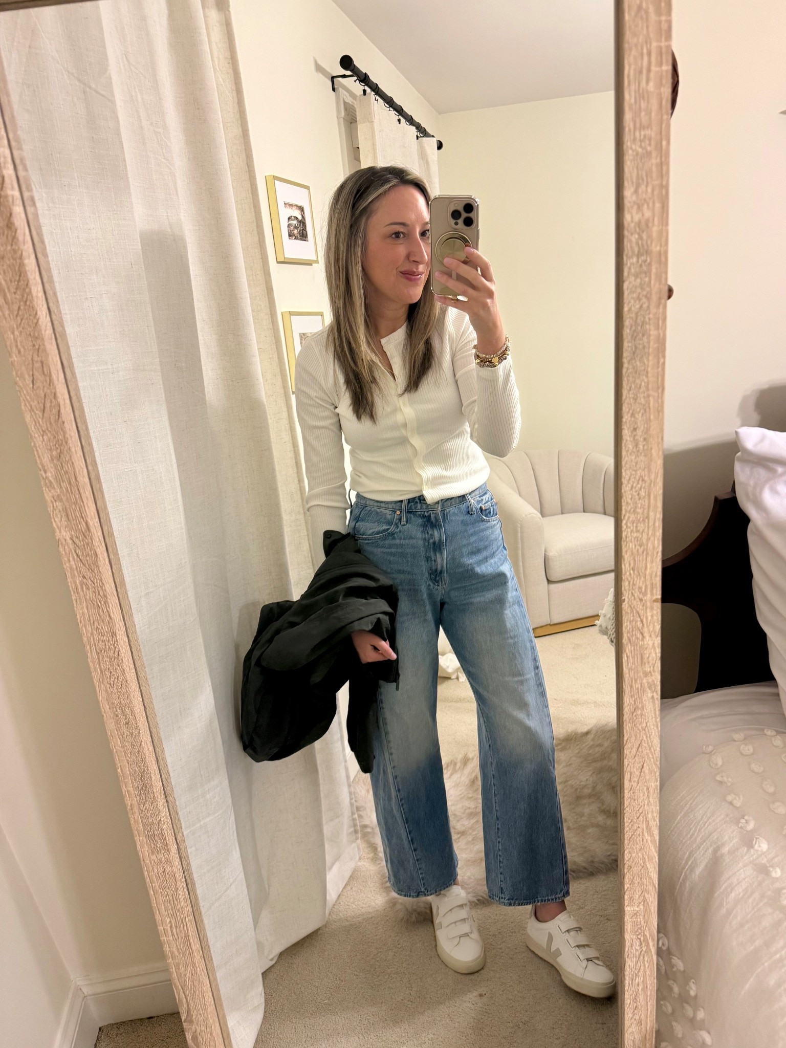 TGIF!

#ootd #motherdenim #veja 

#LTKOver40 #LTKootd #LTKmomlife