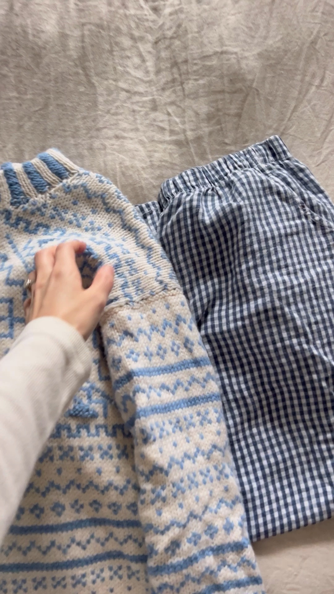 Linking this beanie (it’s my FAVORITE) & similar pants (I thrifted mine) — several cutie colors! Also linking my blundstones — I wear them EVERYDAY. So comfortable & waterproof!

Sweater is thrifted & handmade. 