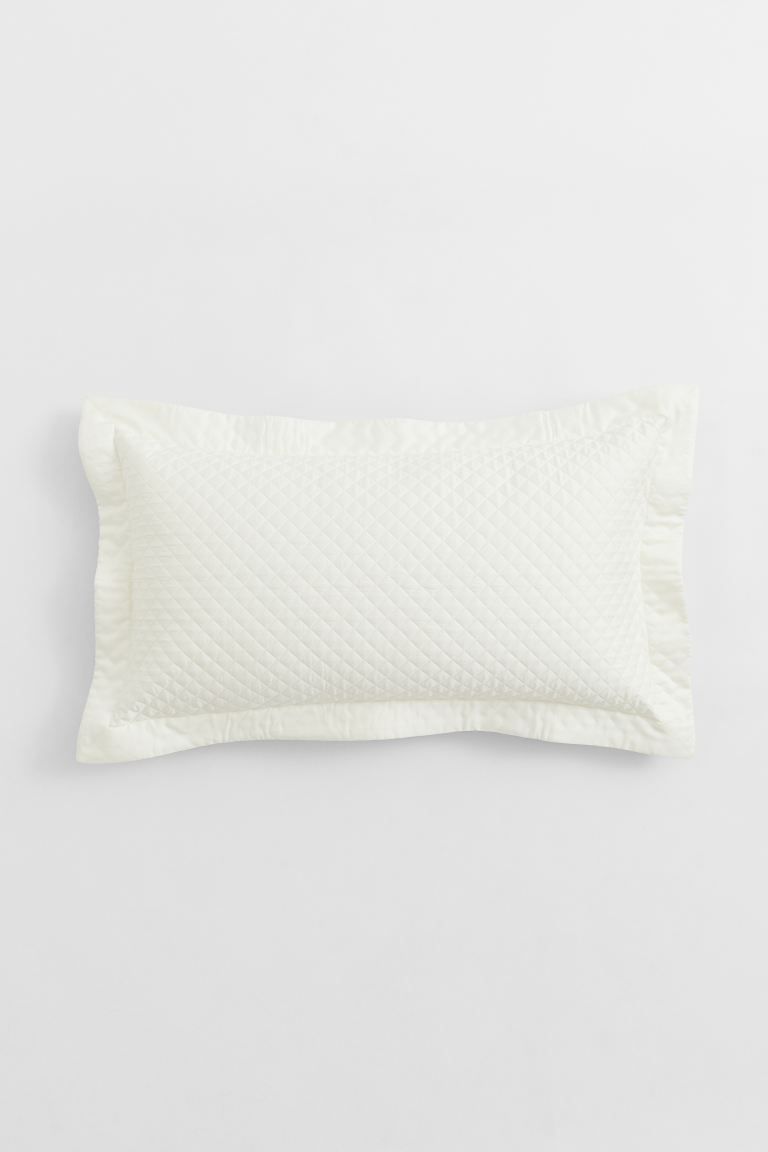 Quilted pillowcase | H&M (UK, MY, IN, SG, PH, TW, HK)