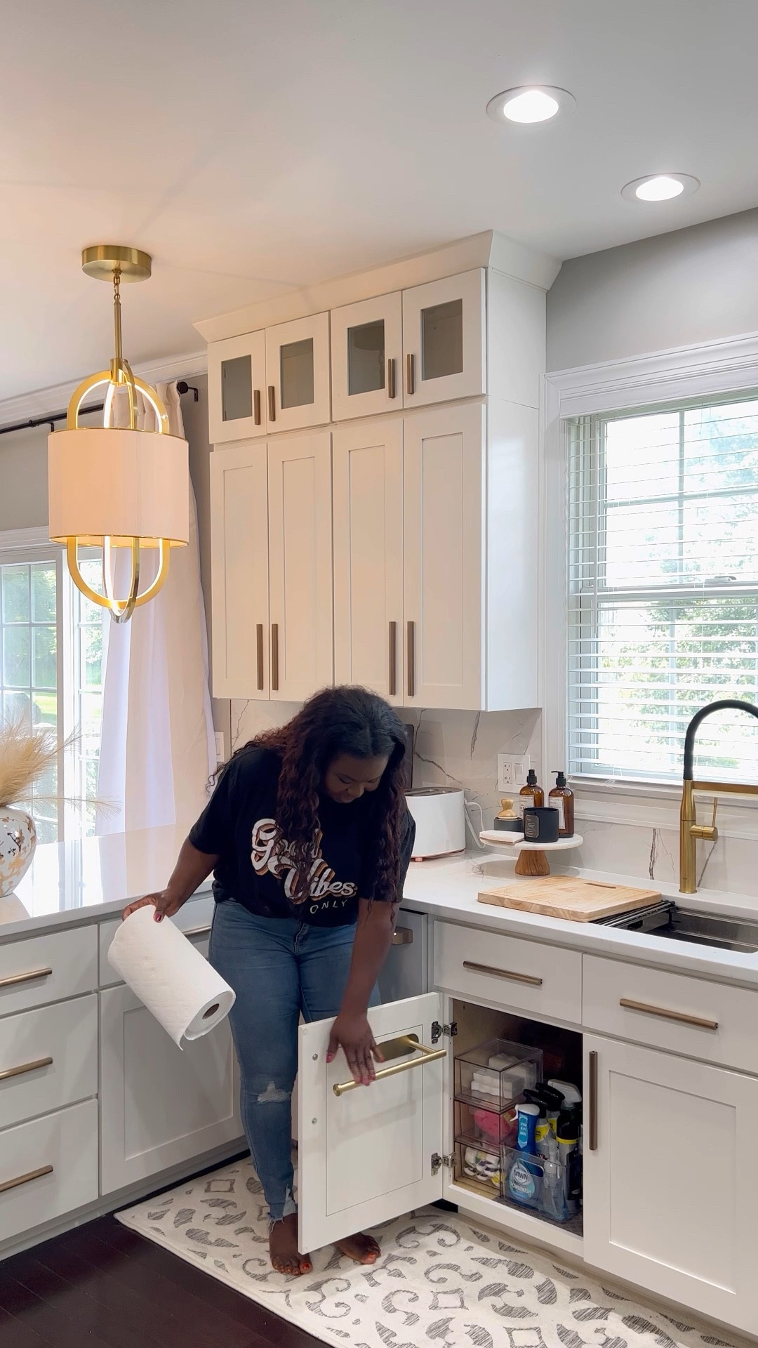 Paper towel under cabinet holder ⬇️ #amazonhome #homedecor #ltkfind #competition

#LTKFind #LTKGiftGuide #LTKSeasonal