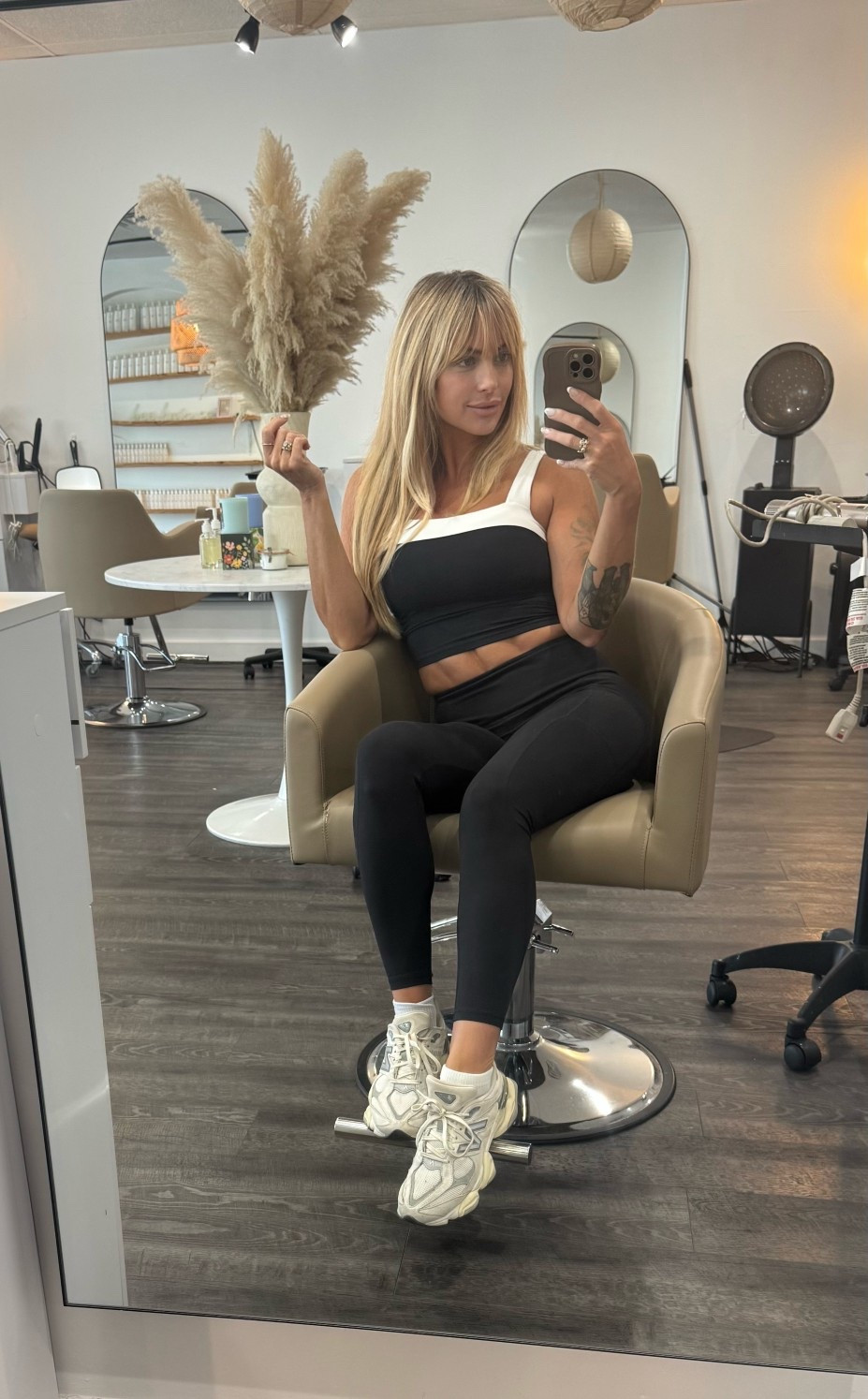 Spring colors everywhere… and me in my emotional support black workout set 🖤💪

#LTKSpringSale #LTKActive #LTKootd