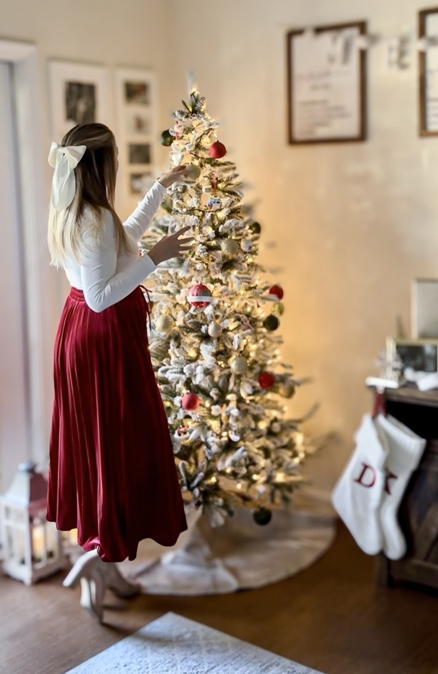 Happy deck the halls day!🎄🎅🏼

Christmas decor, Christmas tree, holiday decor, home decor, Christmas outfit, festive

#LTKHome #LTKHoliday #LTKSeasonal