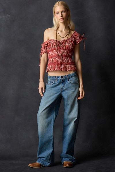 Levi’s® Low Loose Jean | Urban Outfitters (US and RoW)