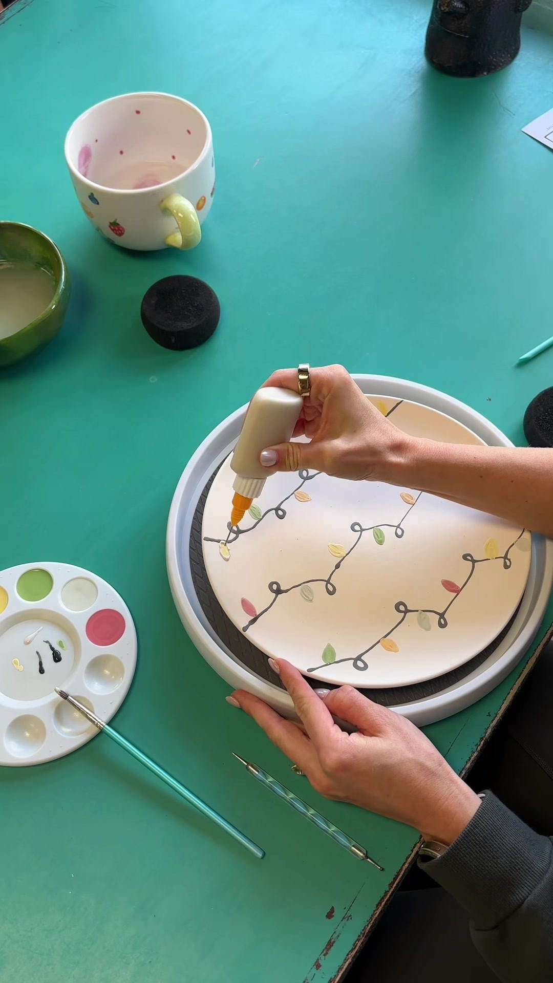 Let’s do a lil pottery painting solo date 🎨💅👩🏼‍🎨🖼️

#LTKootd #LTKdayinmylife #LTKHoliday