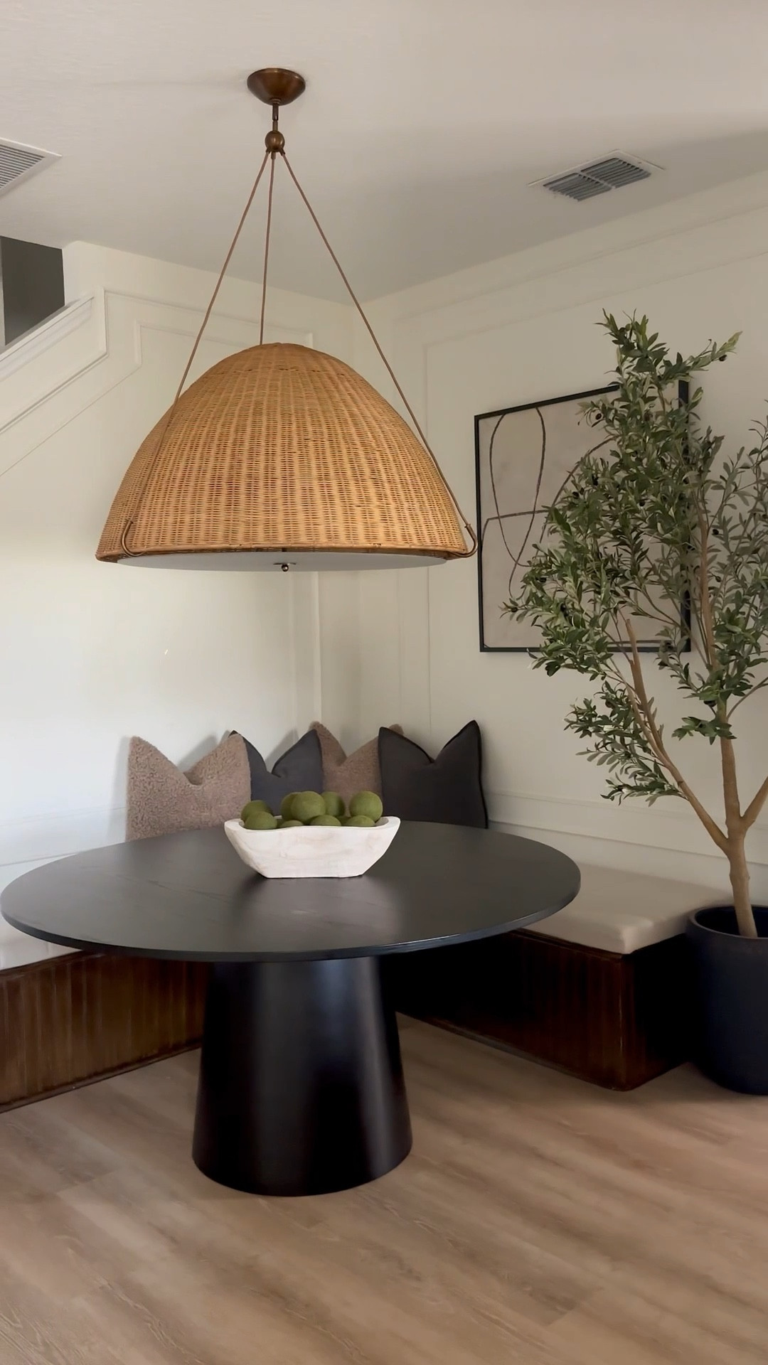 One of my favorite Crate & Barrel home finds ❤️



Dining nook
Home
Home decor
New lighting
Chandelier 
Dining room chandelier 
Oversized lighting
Spring decor
Crate and Barrel
Coastal decor
Boho decor
Patio decor