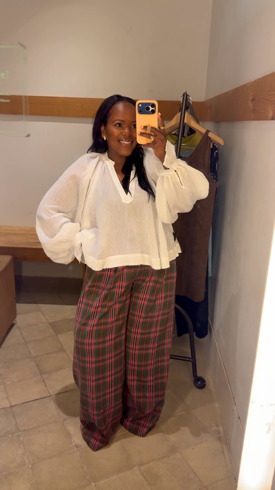 I need these pink berry plaid wide leg trouser pants from @Anthropologie ASAP!! So fun for Fall I just need to grab them in petite! 👌🏾