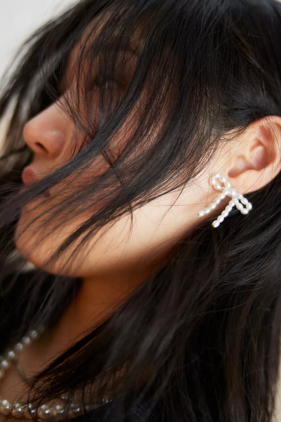 Pearl Bow Earring | Urban Outfitters (US and RoW)
