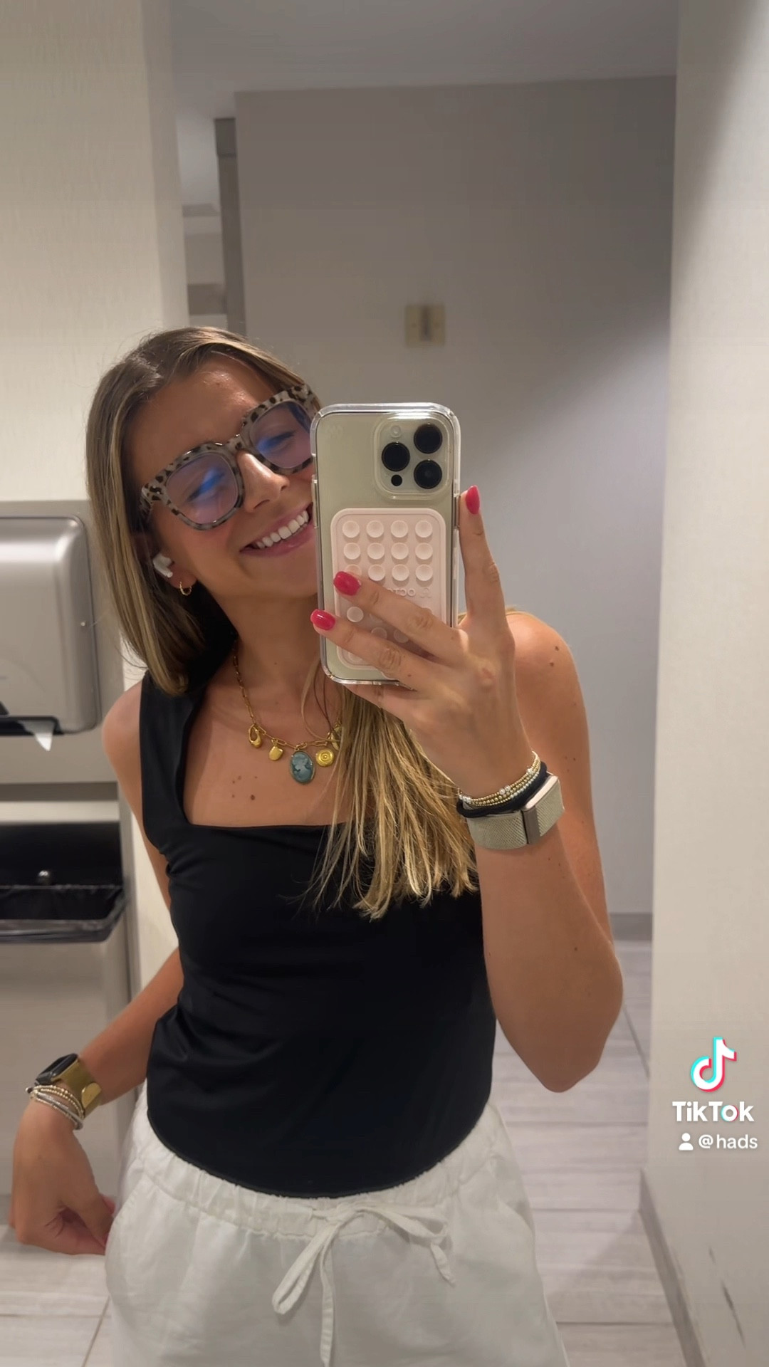 what I wore to work today!!🎧🩷👛

#LTKFindsUnder50 #LTKFindsUnder100 #LTKWorkwear