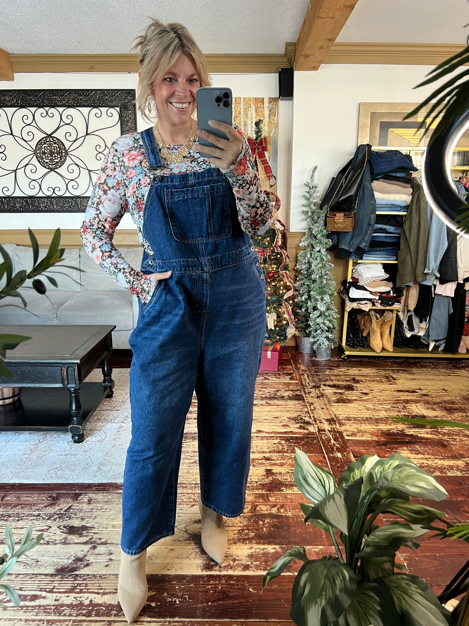 Floral top sie xl, overalls size 12 (fit oversized)

#LTKMidsize #LTKOver40 #LTKPlusSize