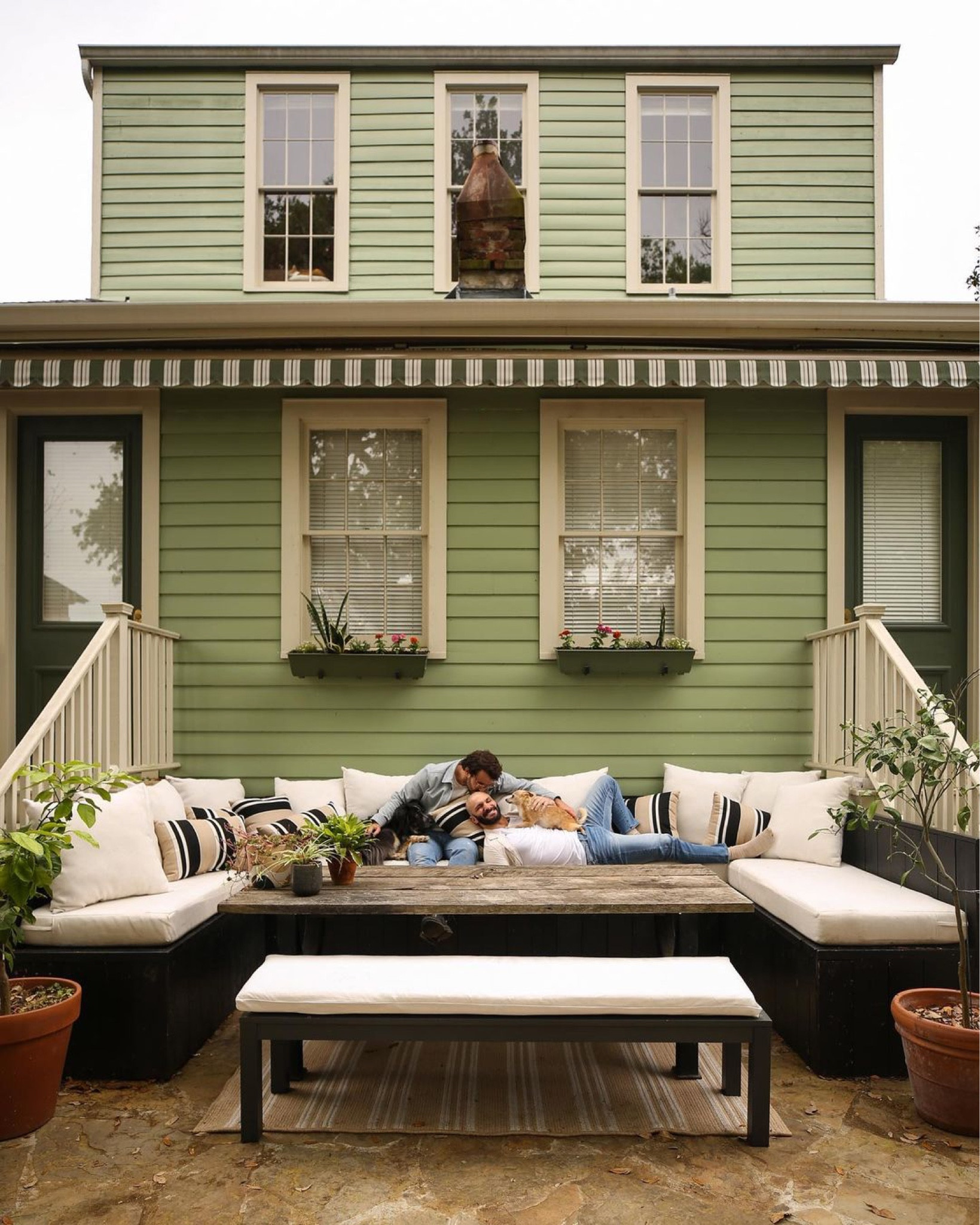 Backyard kisses 😘 #outdoorfurniture #backyard #bench

#LTKhome