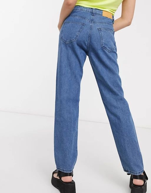 Noisy May – Jeans in verwaschenem Mittelblau mit geradem Schnitt | ASOS AT