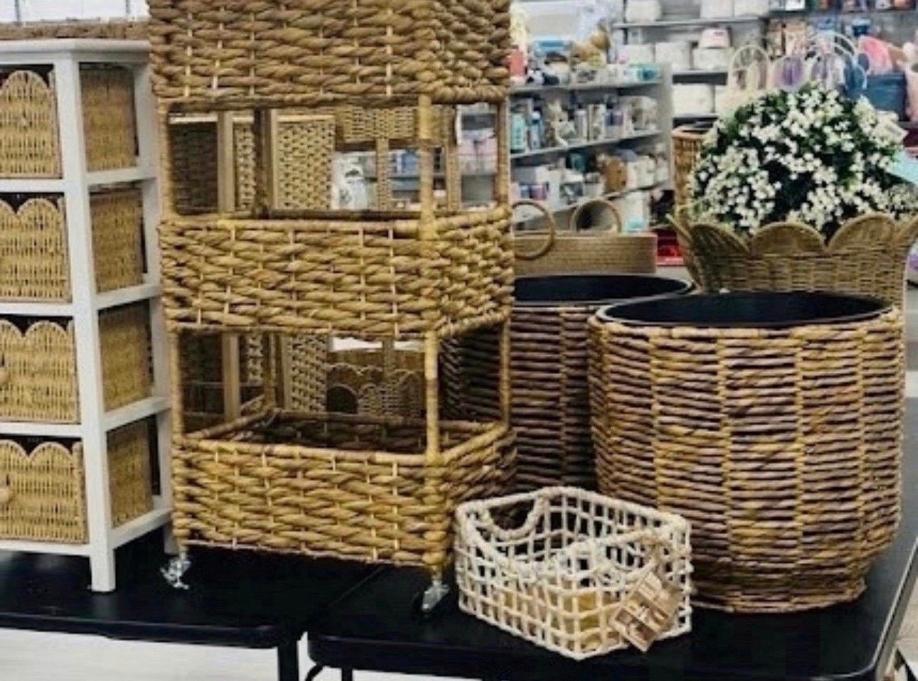 Is there anything more satisfying than a perfectly organized space? 🧺 These woven-texture drawer towers are a total game changer for bathroom storage, craft rooms, or even a pantry refresh. They’re lightweight but look so much more expensive than the plastic bins we’re used to. Let’s get organized together! 🫧🙌