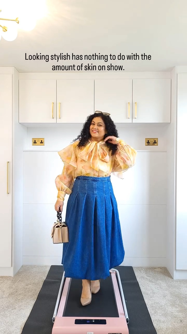 Every person has their own body type and their own sense of style. One thing that bothers me is the idea that you need to show a lot of skin to look good. I'm here to tell you that's just not true. You can look amazing without revealing too much - it's all about finding the right style for your body. 🥰

#PetiteStyle #CurvyAndPetite #PetiteFashionTips
#PetiteStyling #CurvyStyleTips #PetiteOutfits
#DressingForCurves #PetiteOOTD #StyleForPetiteFrames #CurvyWomenFashion
#SandwichingTechnique #ProportionPlay
#PetiteLayering #modestdressing #petiteandcurvy