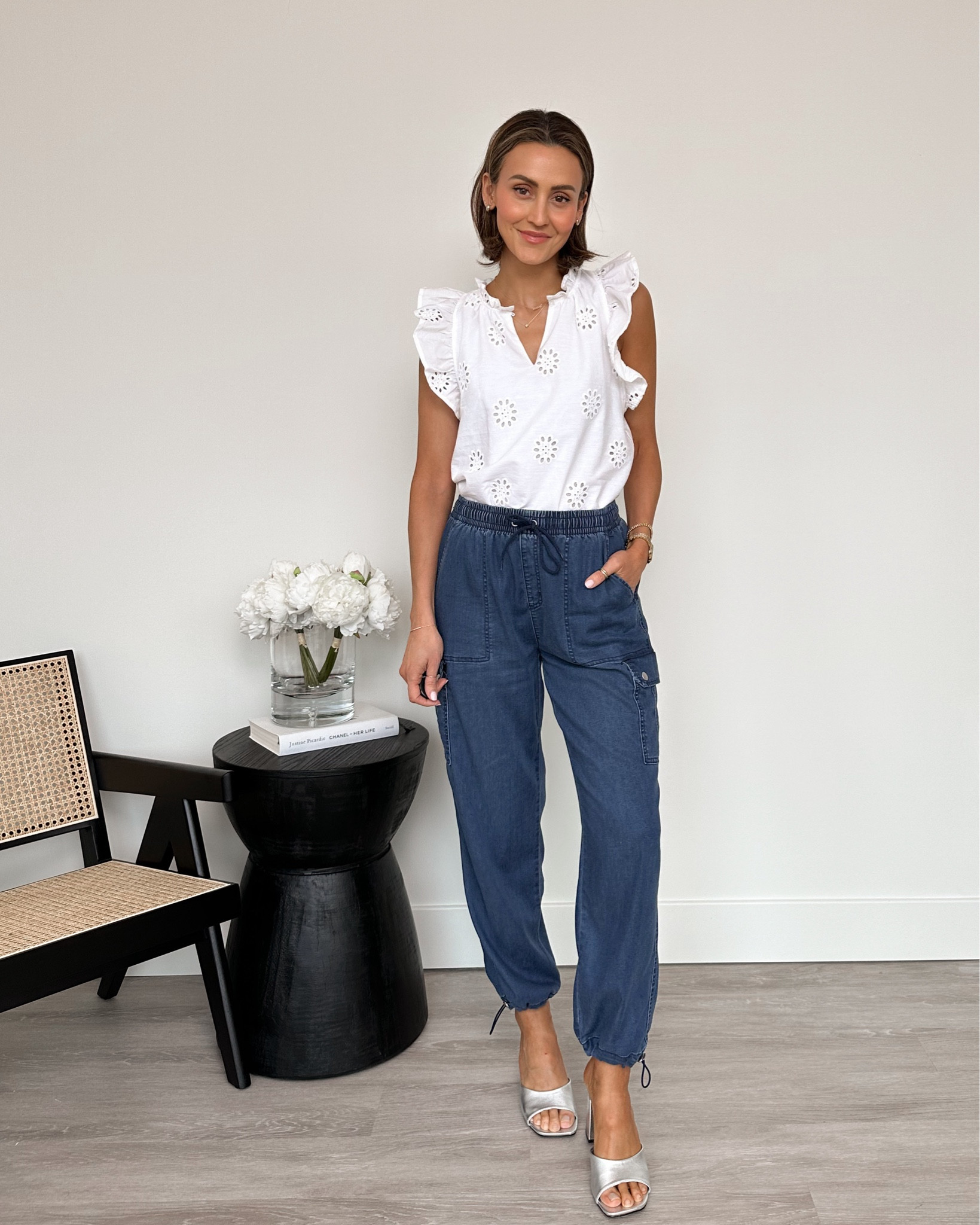 Cutest cargo pants w elastic waist comfy and and easy to dress up or down, obsessed w this eyelet top! #walmartpartner @walmartfashion #ad


 Under $25 and comes in other colors. Sizes xs 
Spring outfit 
Affordable fashion 

#LTKfindsunder50 #LTKSeasonal #LTKstyletip