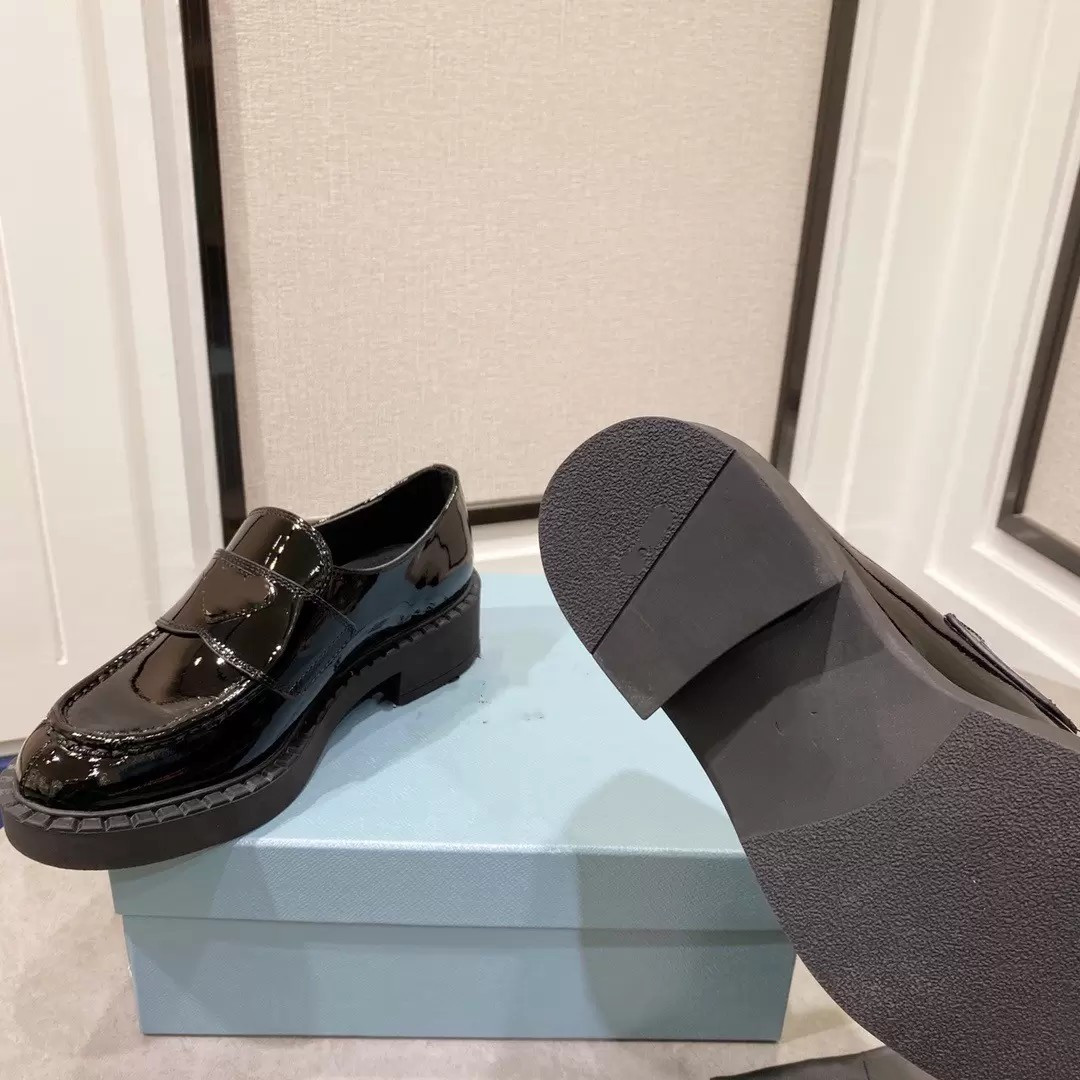 2021 Luxury Dress Love Women's Shoes High Quality Joker Black and White 35-42 Size Contains Boxes... | DHGate