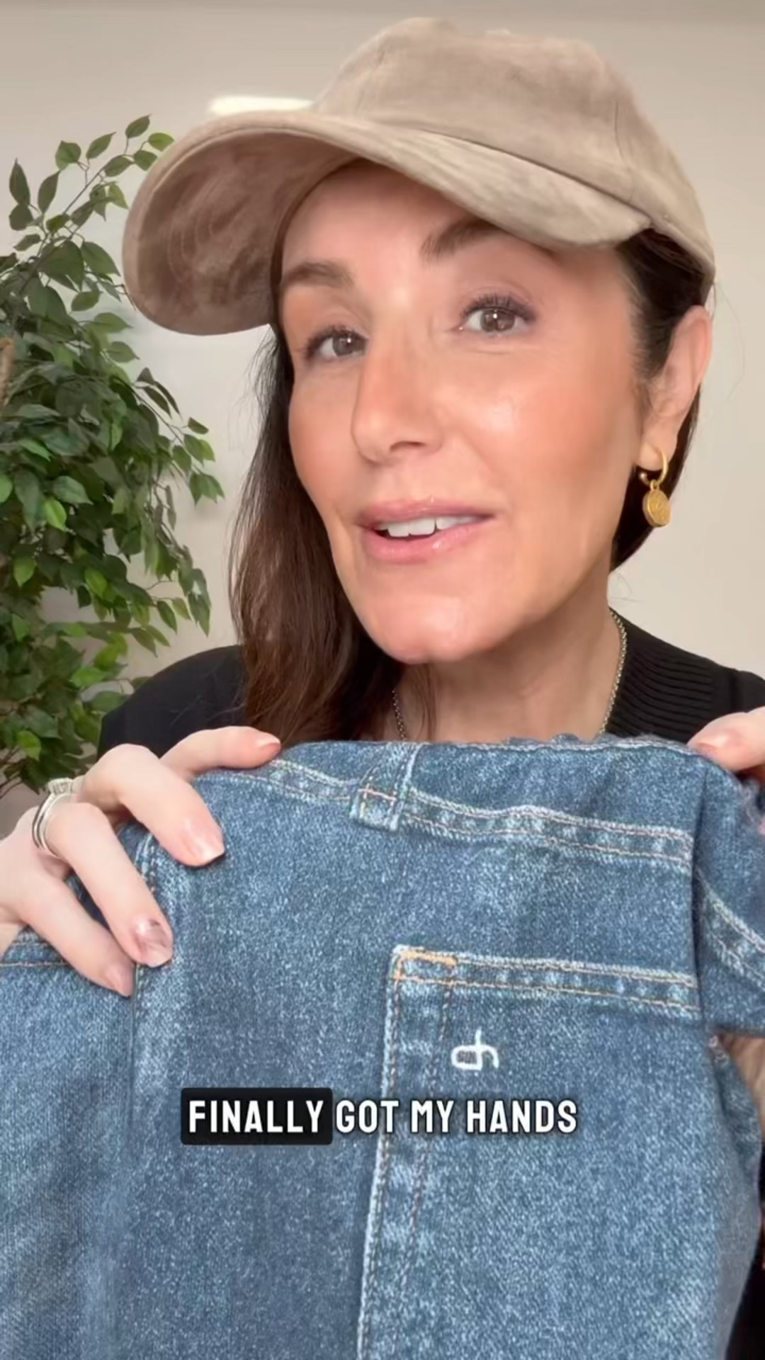 Viral sweatpants jeans 👖🍂
The comfiest fall outfit find — they look like jeans but feel like sweats! Perfect with cozy sweaters, sneakers, or boots. Linking all my fall favorites here 🤎 #viralsweatpantsjeans #falloutfit #cozyfallstyle #ltkfashion #ltkfall

#LTKStyleTip #LTKSeasonal #LTKOver40