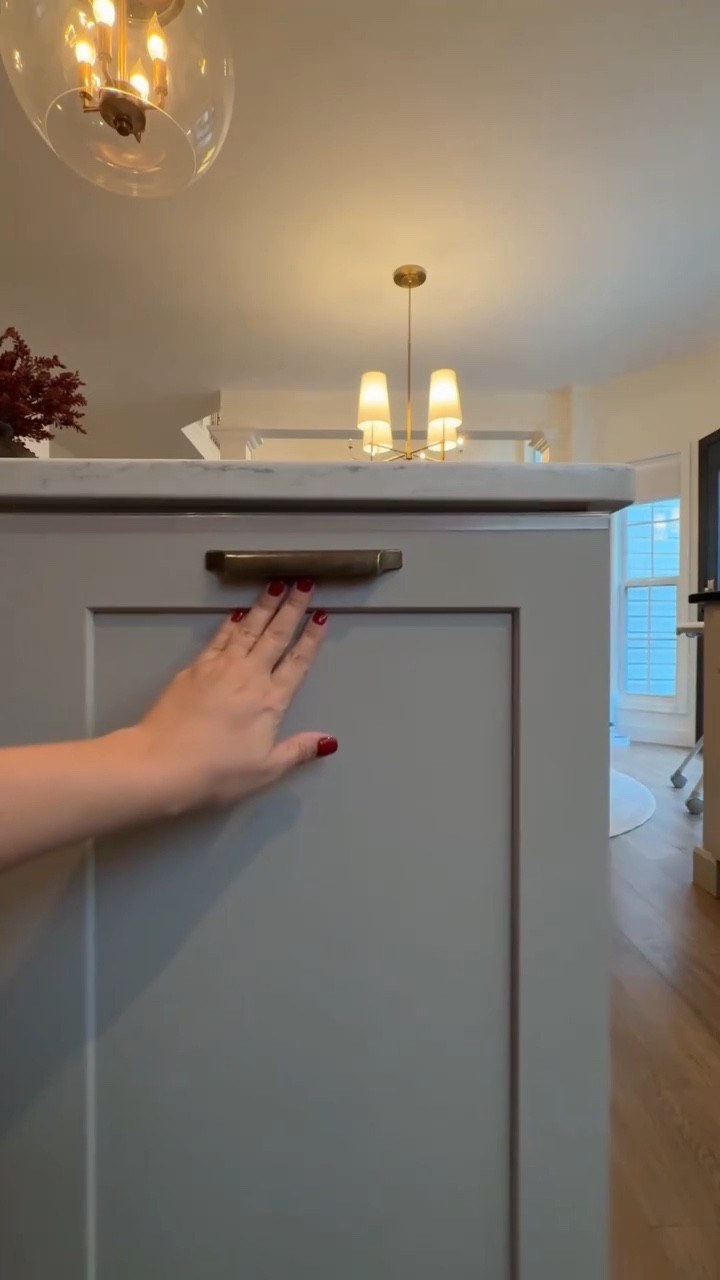 And they work like a charm 🤌🏻 comment below and I’ll send you the link to these clear kitchen cabinet protectors.