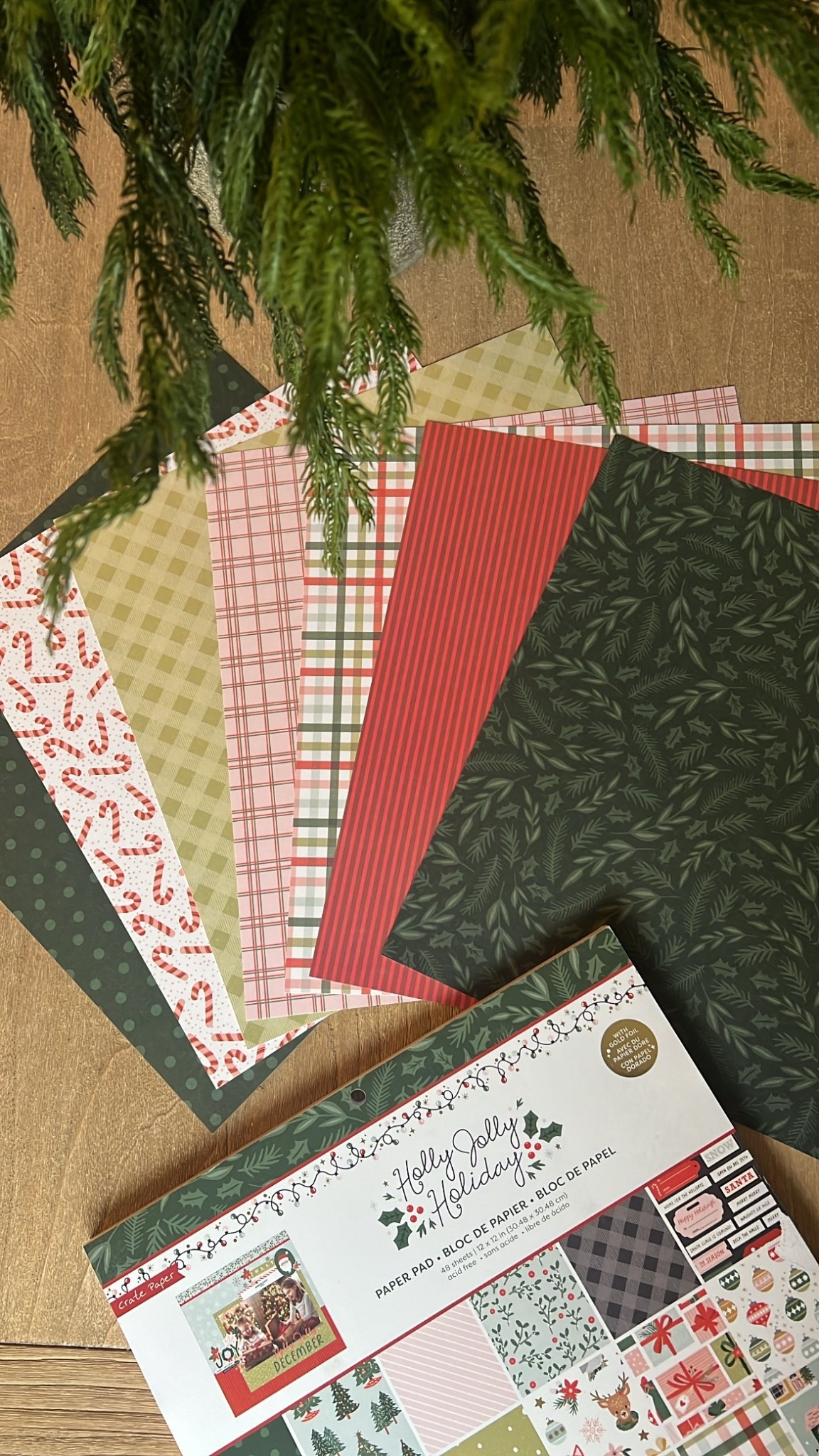 Holiday craft paper for a Christmas countdown paper link chain 