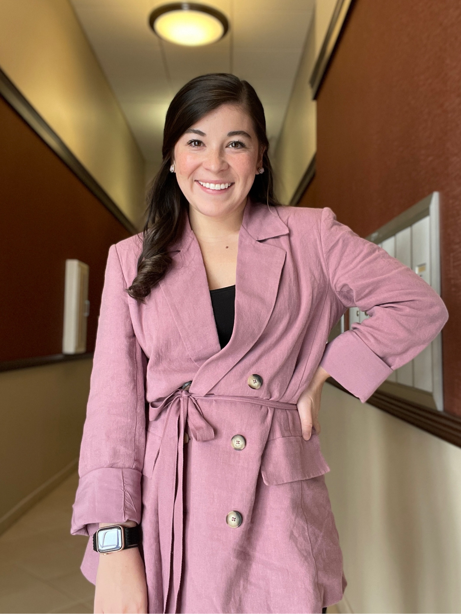 Blazers were never really my thing until I started renting from Nuuly. Now I try my best to find ones to buy that I don't drown in as a petite woman. This one absolutely passes the test 💜 Blazer color accented by earrings. I love this shade of purple/ pink but I also linked some other fun ones! 