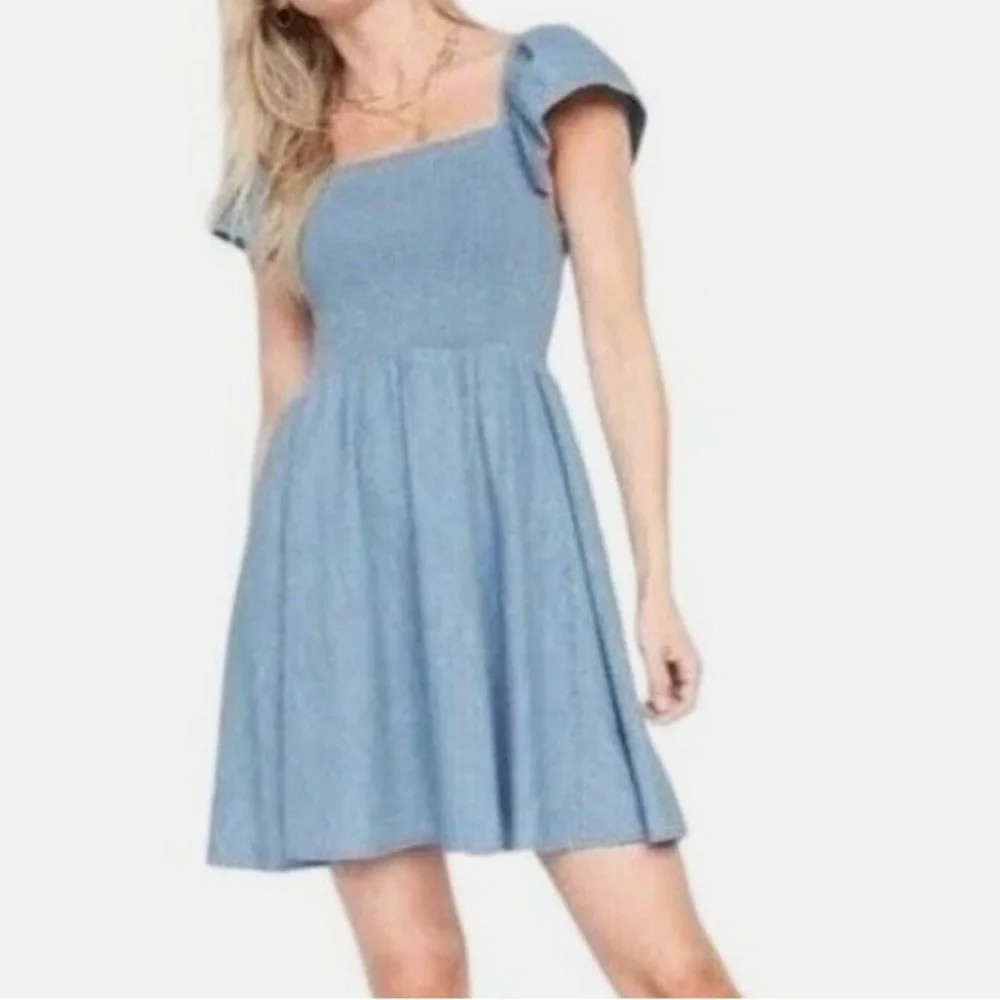 🔴 Fit & Flare Flutter-Sleeve Smocked Chambray Mini Dress Size Small | Poshmark