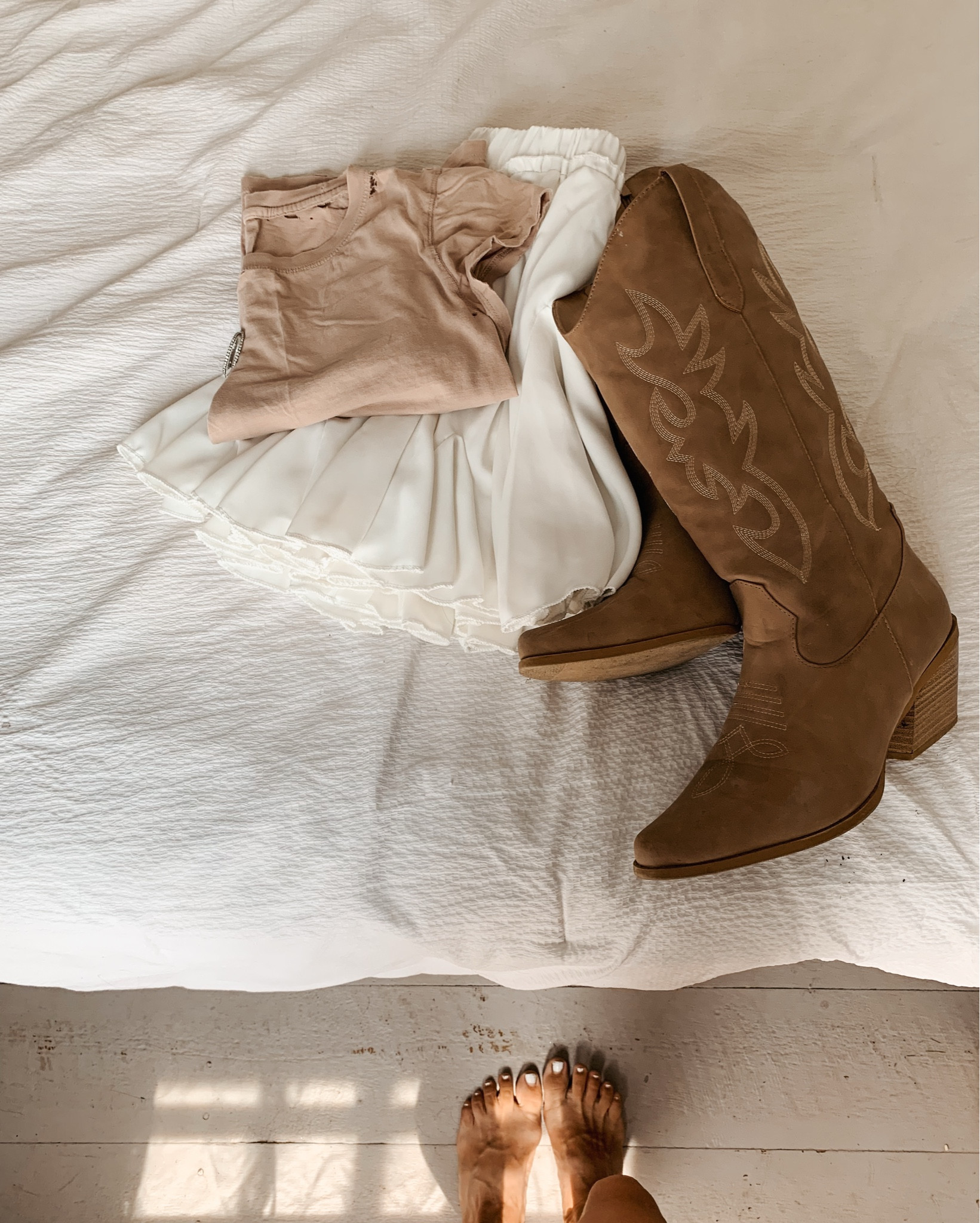 Fall outfits 🍂 
Cute Fall Skirt 
Cowgirl Boots 
Comfy Cotton Tops 🤍 

#fall
#outfitideas 
#autumn

#LTKSeasonal #LTKFindsUnder50 #LTKStyleTip