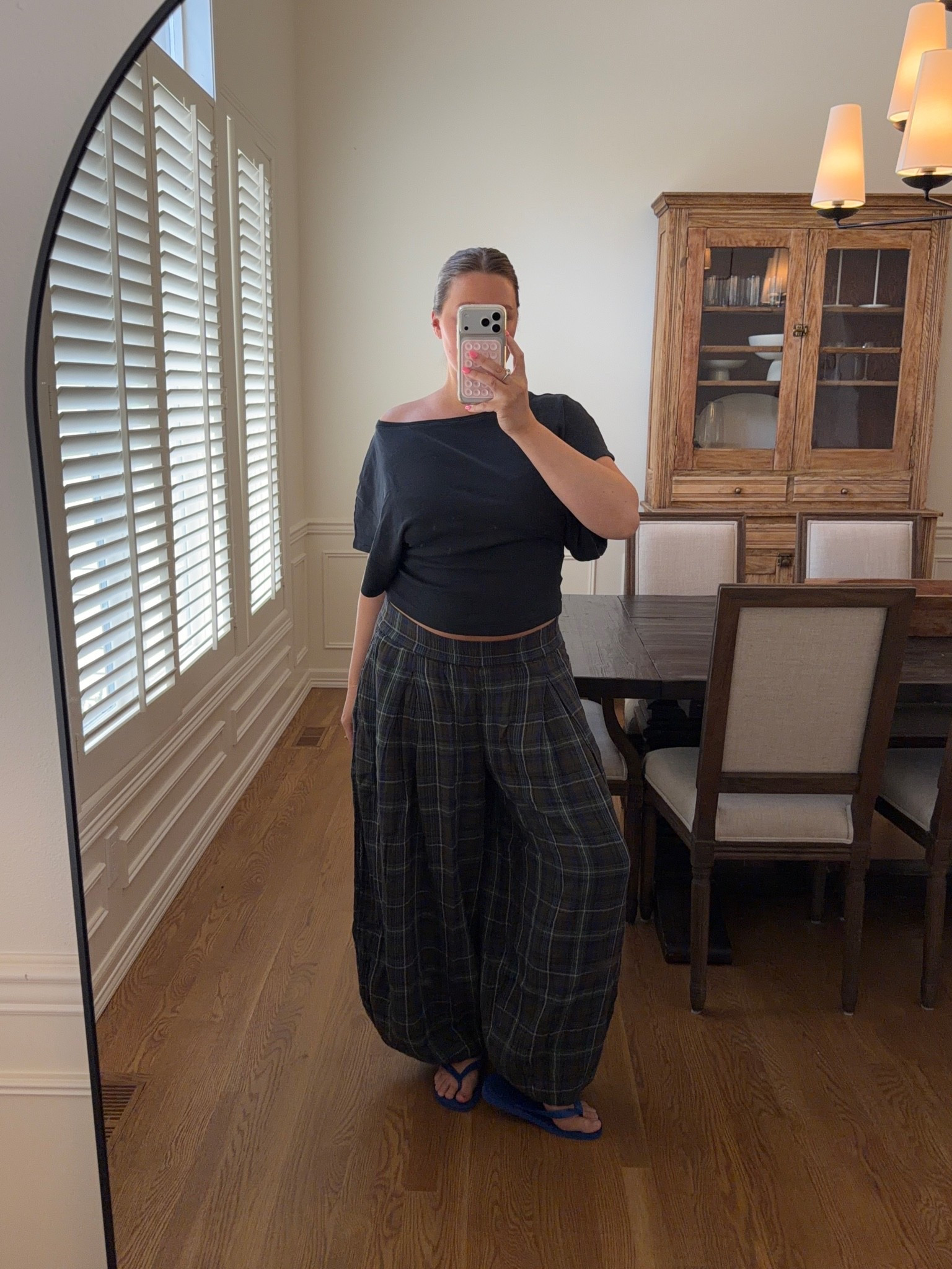 Large in cargo pants, medium in tops and plaid balloon pants I love these for summer super lightweight! Tees are like a true cotton but I love these boat neck wide neck it’s super chic with the tighter waist.

#bresheppard #freepeople #flipflops #havaianas #summerstyle #fallstyle #momstyle

#LTKootd #LTKgrwm