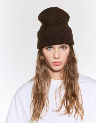 Pull&Bear – Strickmütze in Braun | ASOS (Global)