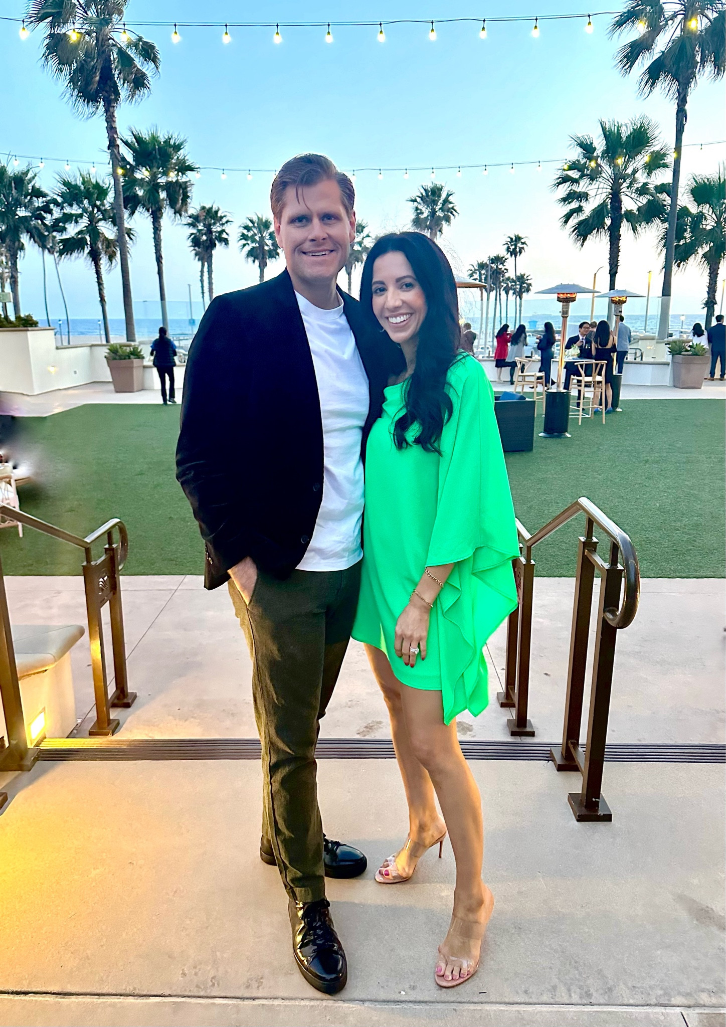 Because the dress needed a moment 💚