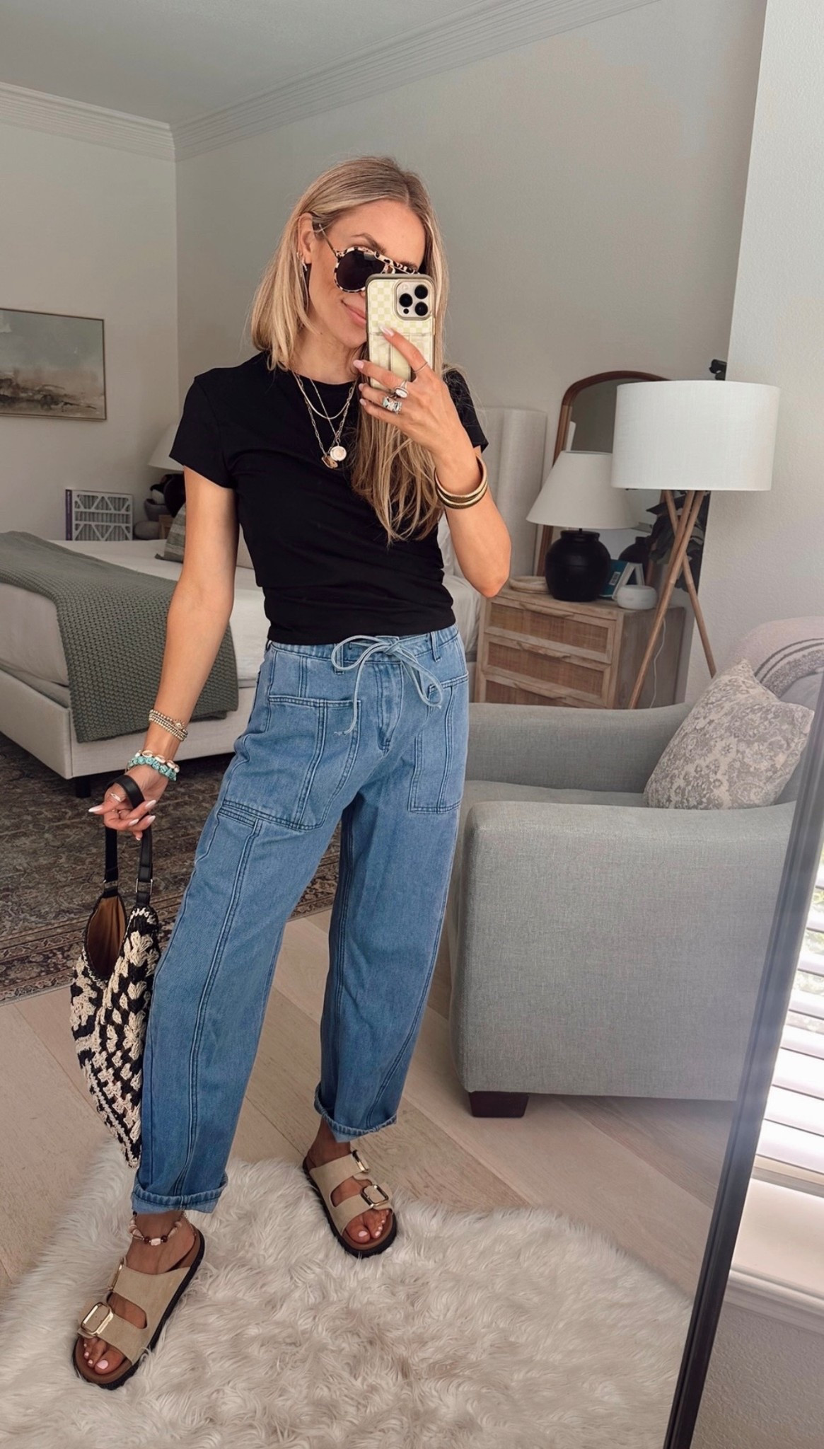 🤍SCROOL TO SHOP🤍

Skims Inspired $5 Top! Size: S / tts 
Free People Inspired Jeans: S / tts 