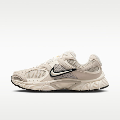 Nike Women's V5 RNR Shoes in White | HQ7901-102 | Nike (US)