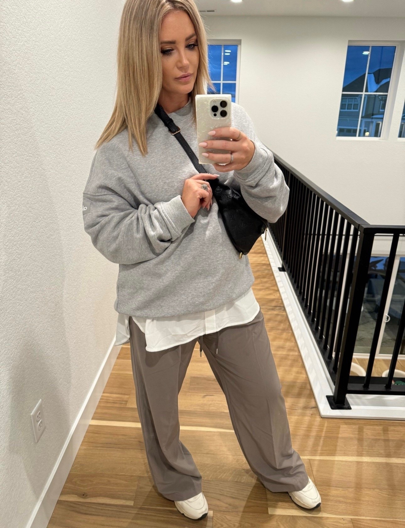 Outfit
Spring 
Trousers
Sweatshirt 
Buttons 


#LTKootd #LTKMidsize #LTKgrwm