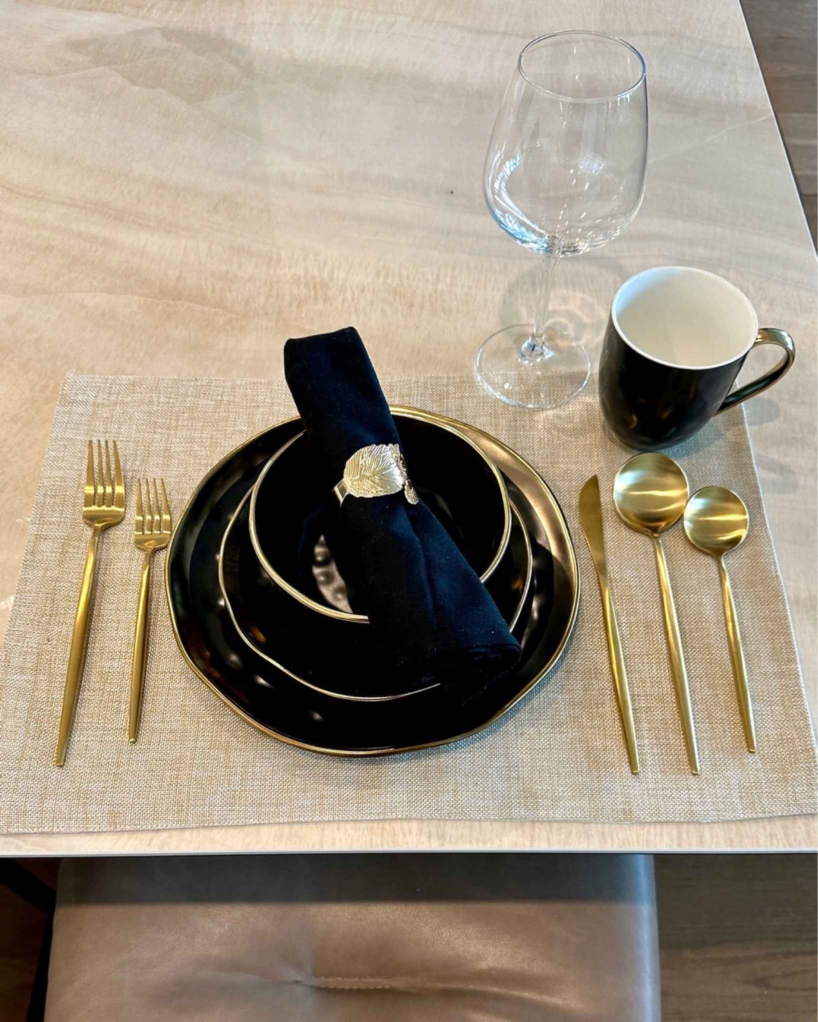 Dine in luxury with these gorgeous elegant dinnerware set that is perfect for any ocassion!

#LTKhome