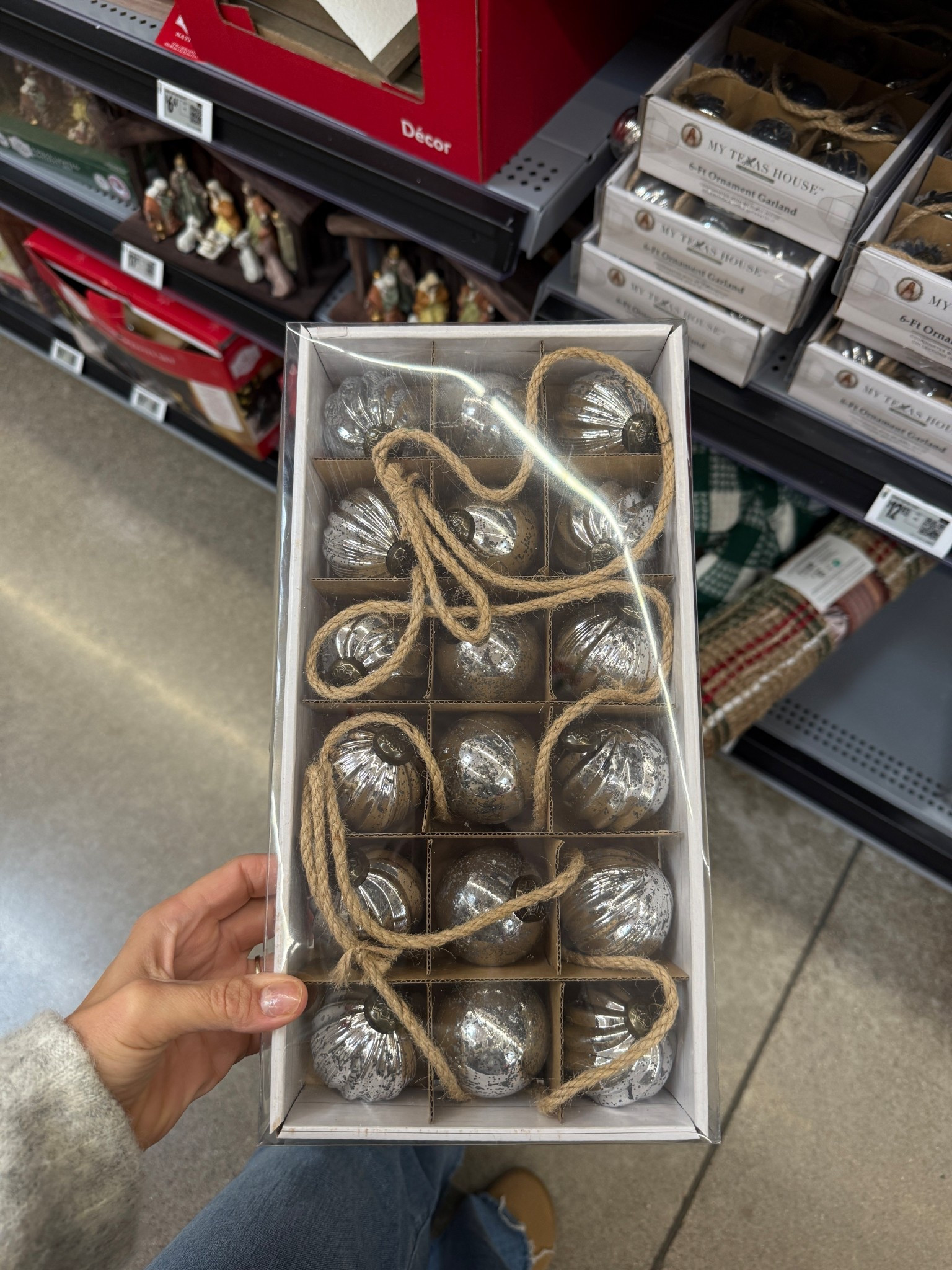 A garland to add to your mantle- love the metal color additions! 

#LTKHoliday #LTKHome