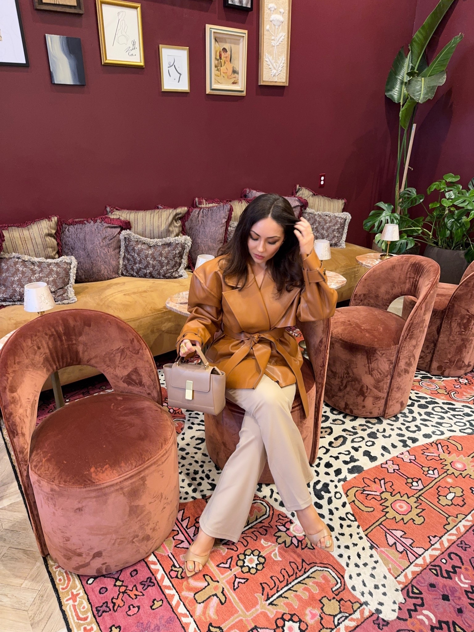 Mocha colors this fall 🤎 obsessed with this jacket at the moment! 

#falltrends #fall2025trends #statementjacket #jacketstyle #sandiegostyle #nakedjacket #effortlesschic 

#LTKPetite #LTKSeasonal #LTKootd