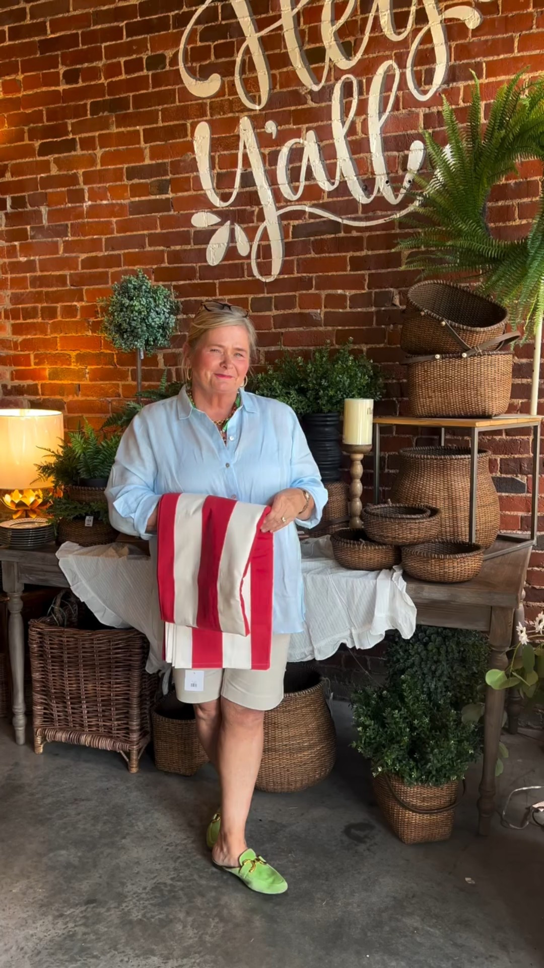 This red and white striped tablecloth is perfect for just about any occasion! ❤️

Comment LINK to receive a link to this tablecloth!