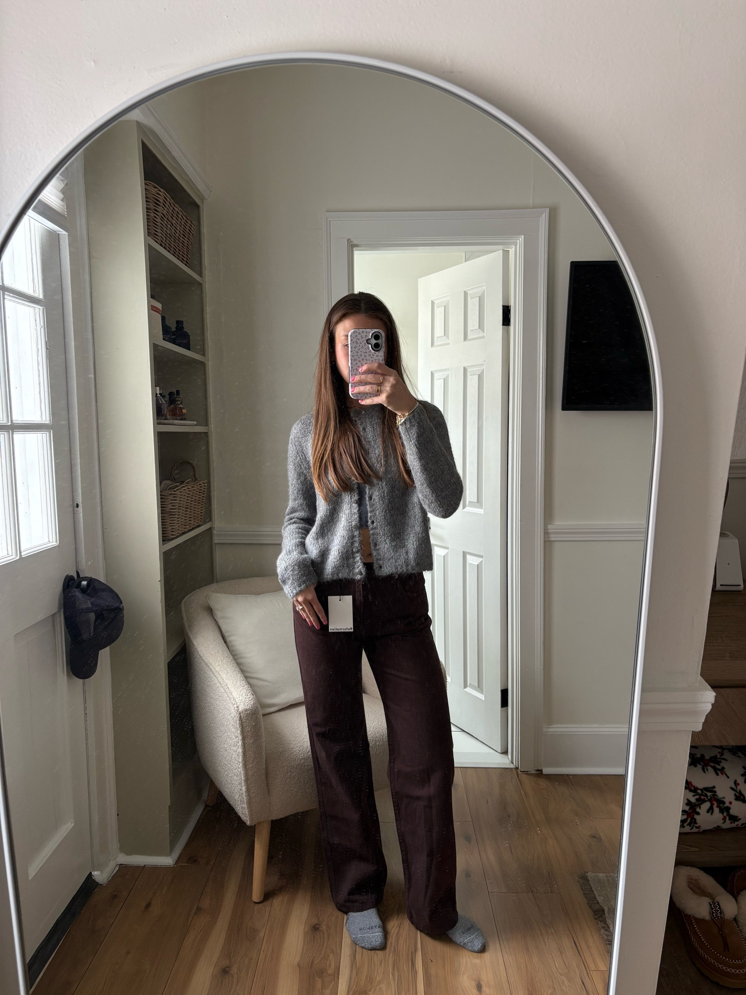 My favorite jeans ever- adding them in a brown color- I wear size 26
The Val 90s mid rise straight jean from reformation 

90s, jeans, denim, baggy pants, casual outfit, brandy Melville, reformation, ootd, casual, comfy, basics, inspo

#LTKSeasonal #LTKMostLoved #LTKGiftGuide