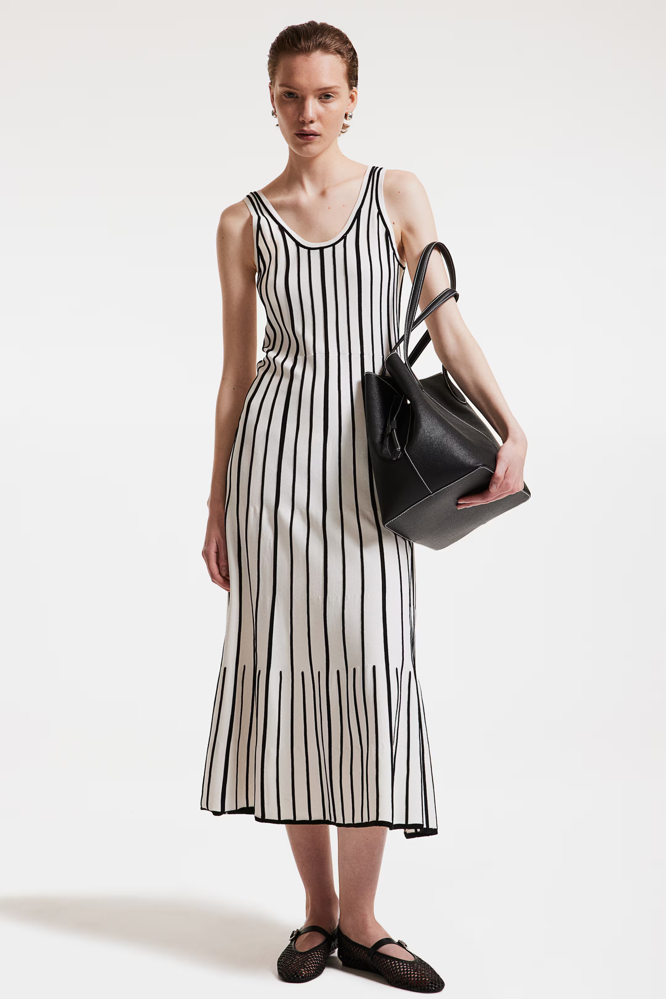 Knitted A-line dress - Deep neckline - Sleeveless - White/Black striped - Ladies | H&M GB | H&M (UK, MY, IN, SG, PH, TW, HK)