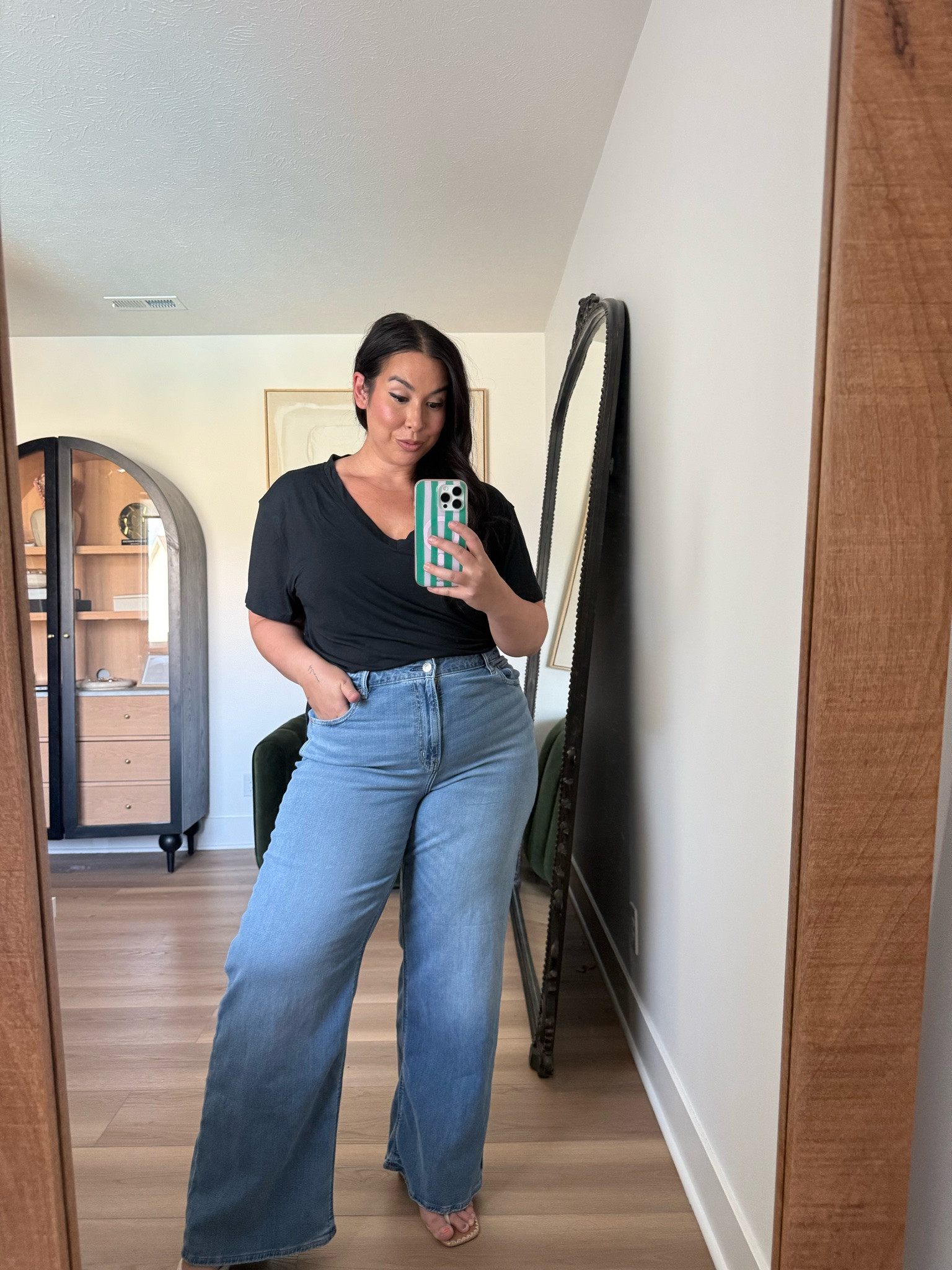 Jeans on sale
Midsize casual outfit size 16 
Size large top
Perfect t shirt

#LTKMidsize #LTKSaleAlert #LTKootd